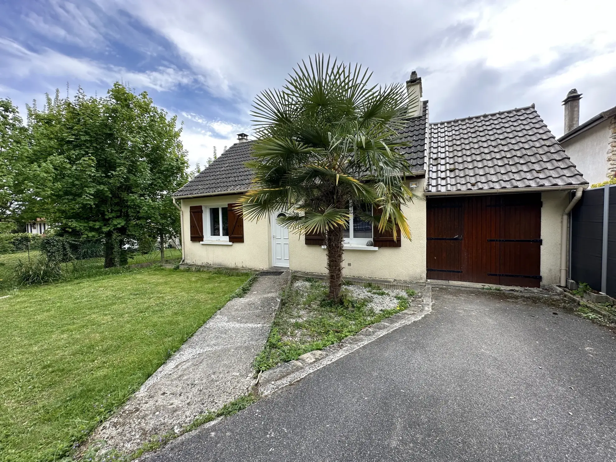 Maison 3 chambres avec garage sur terrain de 611 m² à Soisy-sur-École