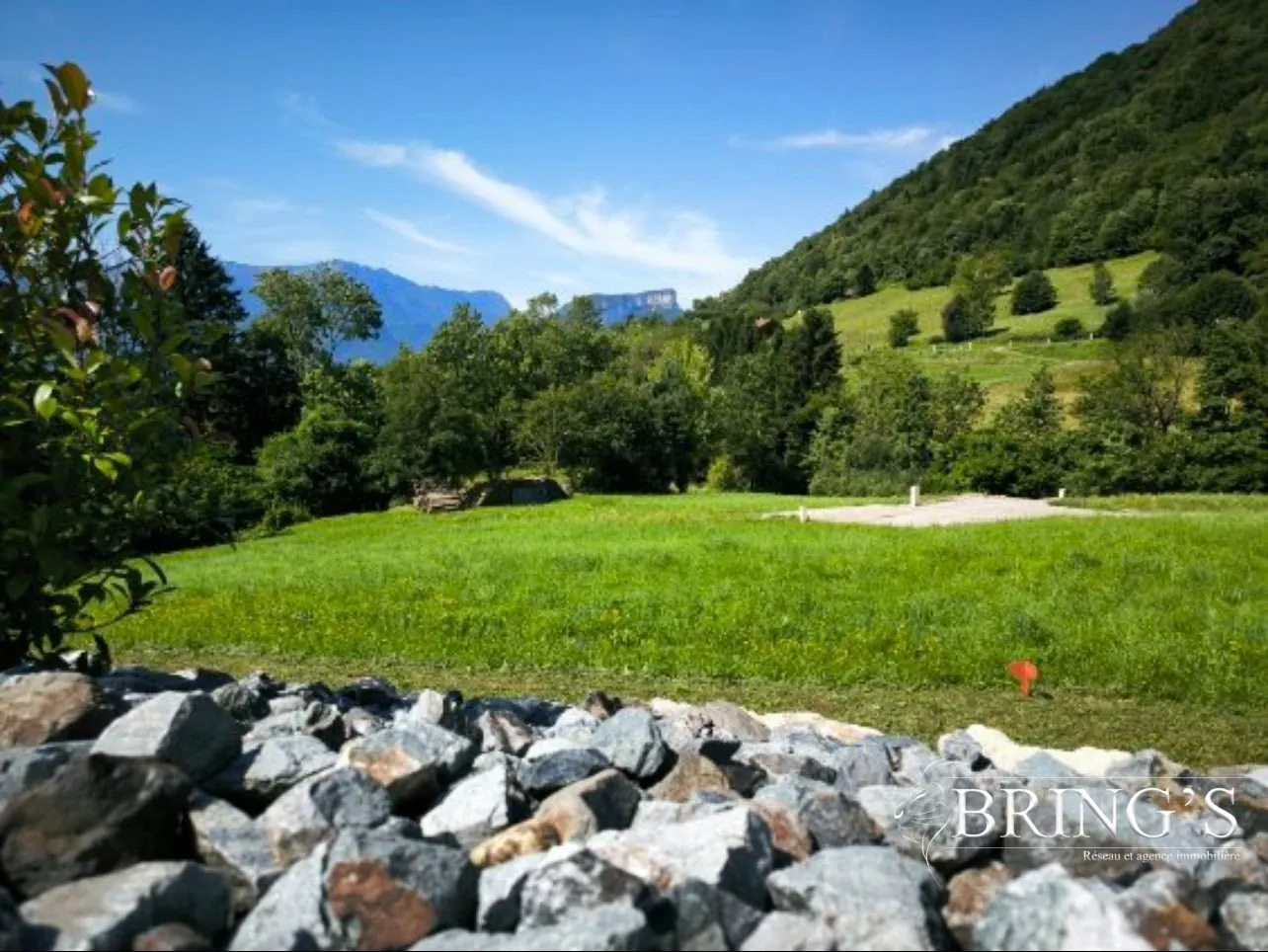 Terrain constructible avec vue sur la Chartreuse à Pommier-la-placette 