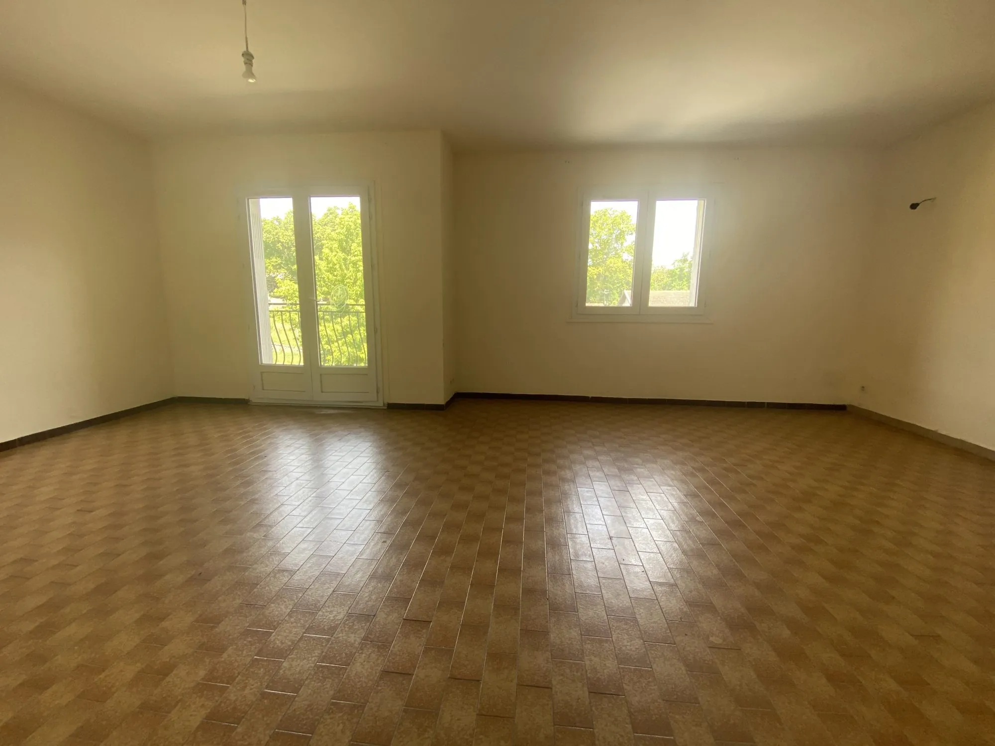 Appartement à vendre à Saint-Uze de 85 m² avec balcon et parking 