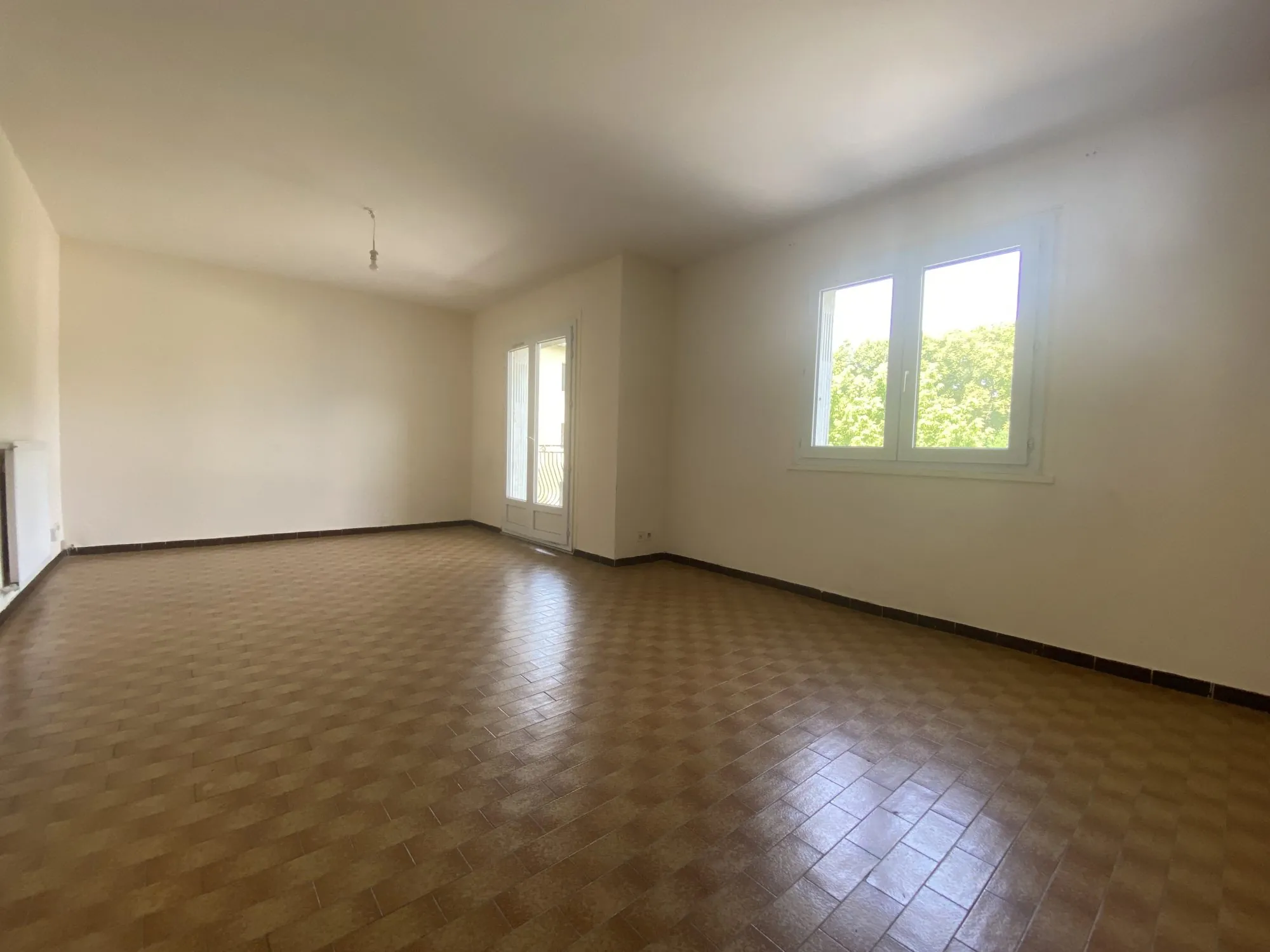Appartement à vendre à Saint-Uze de 85 m² avec balcon et parking 