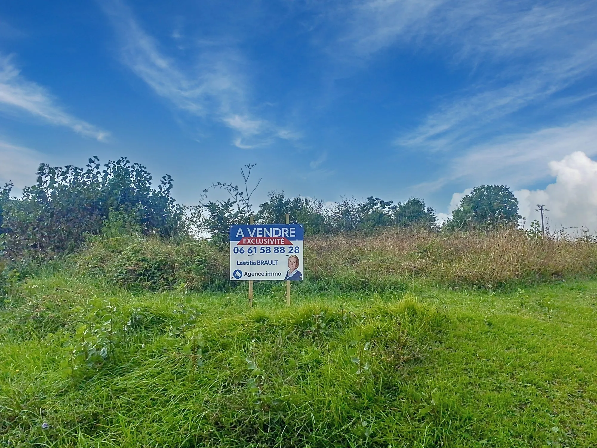 Terrain constructible plat de 1500 m² à Civray-de-Touraine - Exclu