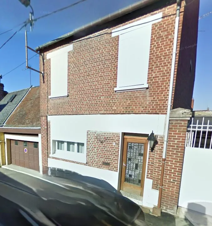 Maison mitoyenne à vendre à Nesle avec jardin et garage