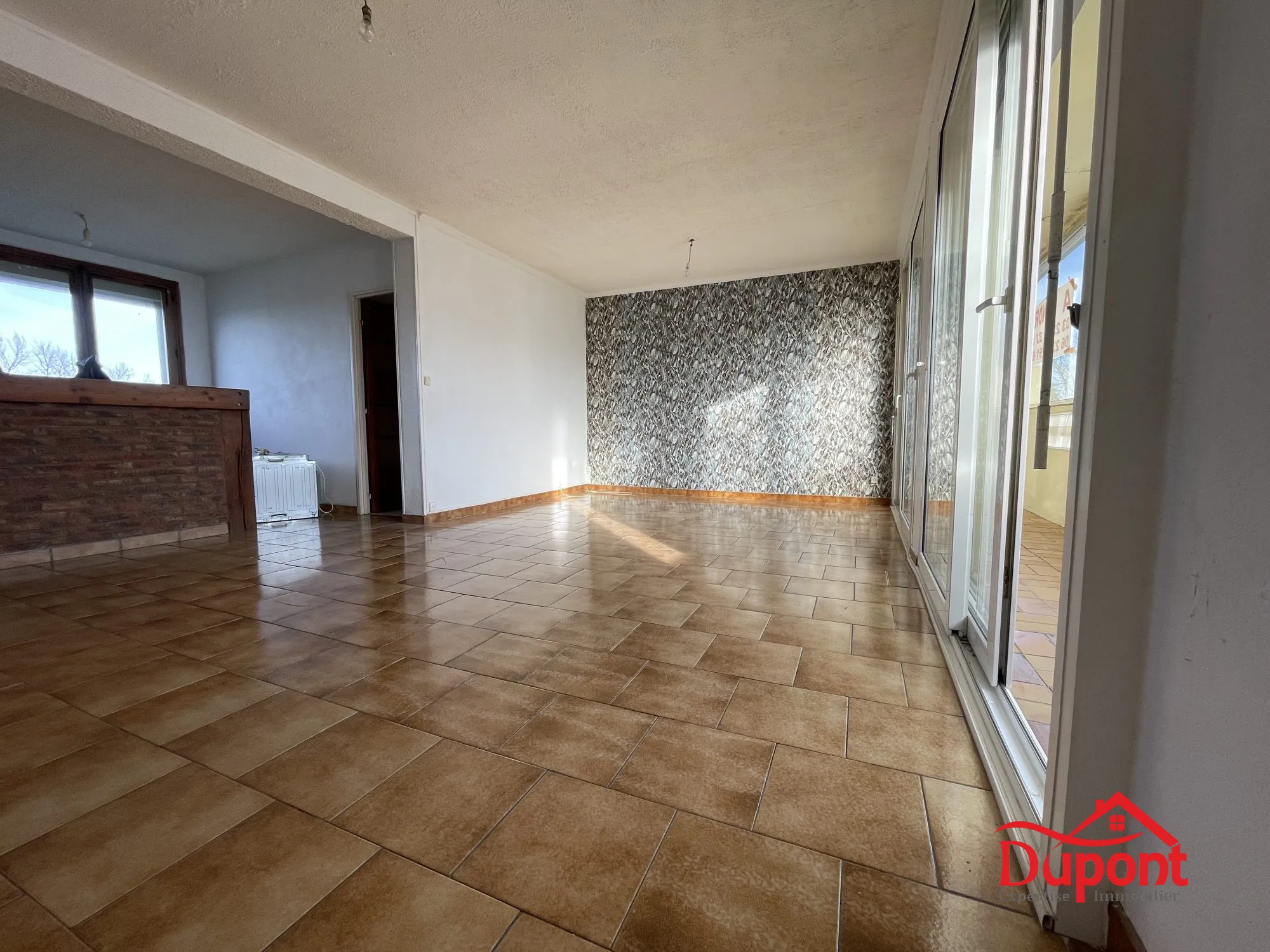 A vendre appartement de 79m2 avec balcon à Harly, 3 chambres, dernier étage 