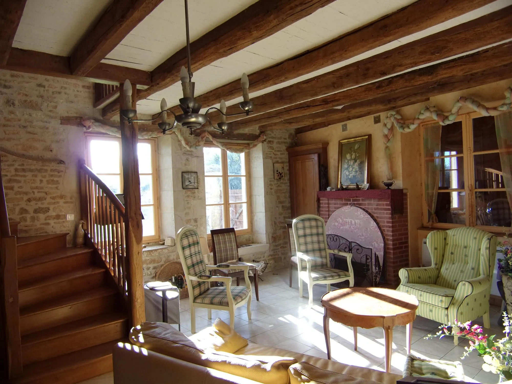 Rare Maison de campagne avec dépendances et terrain en Charente 