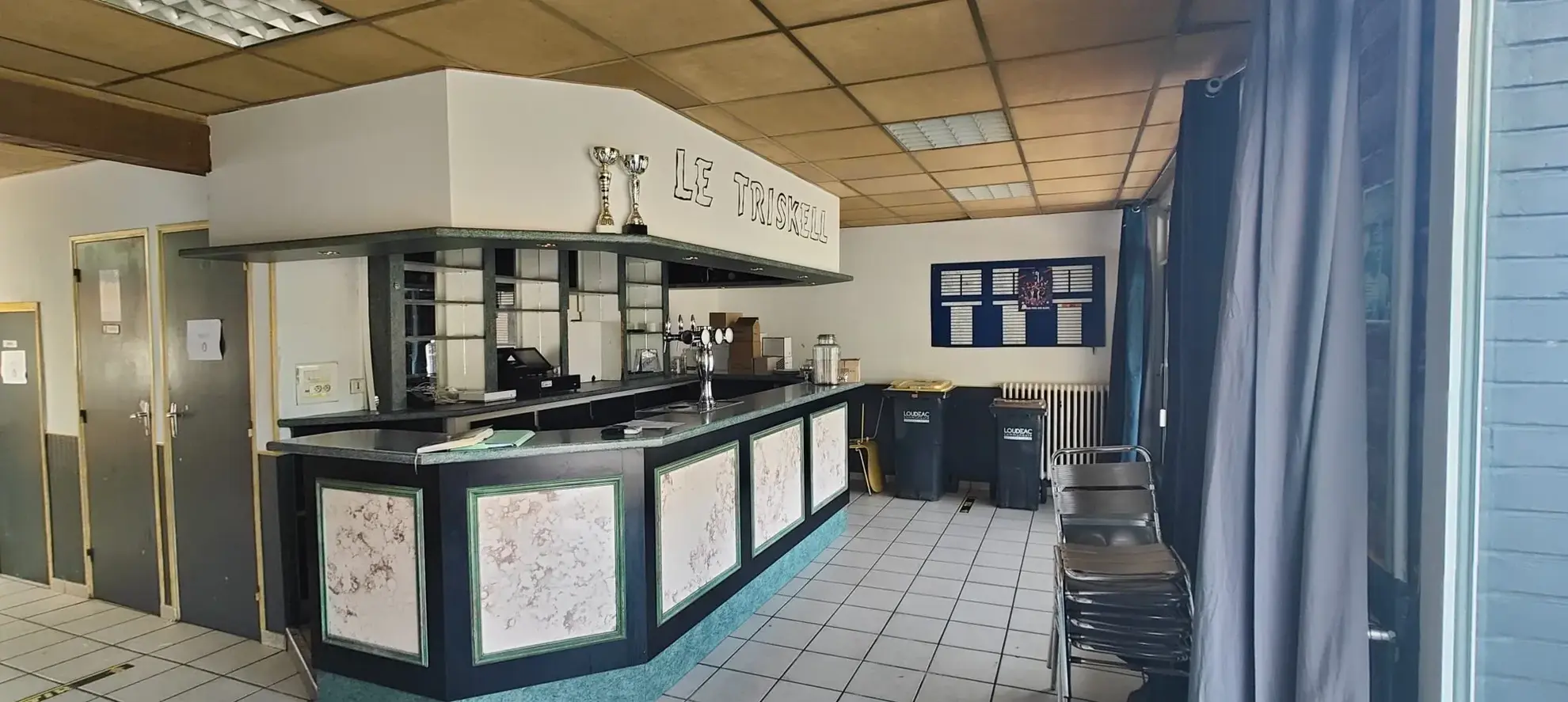 Fonds de commerce café Licence 4 à Guerlédan avec terrasse et potentiel de croissance 