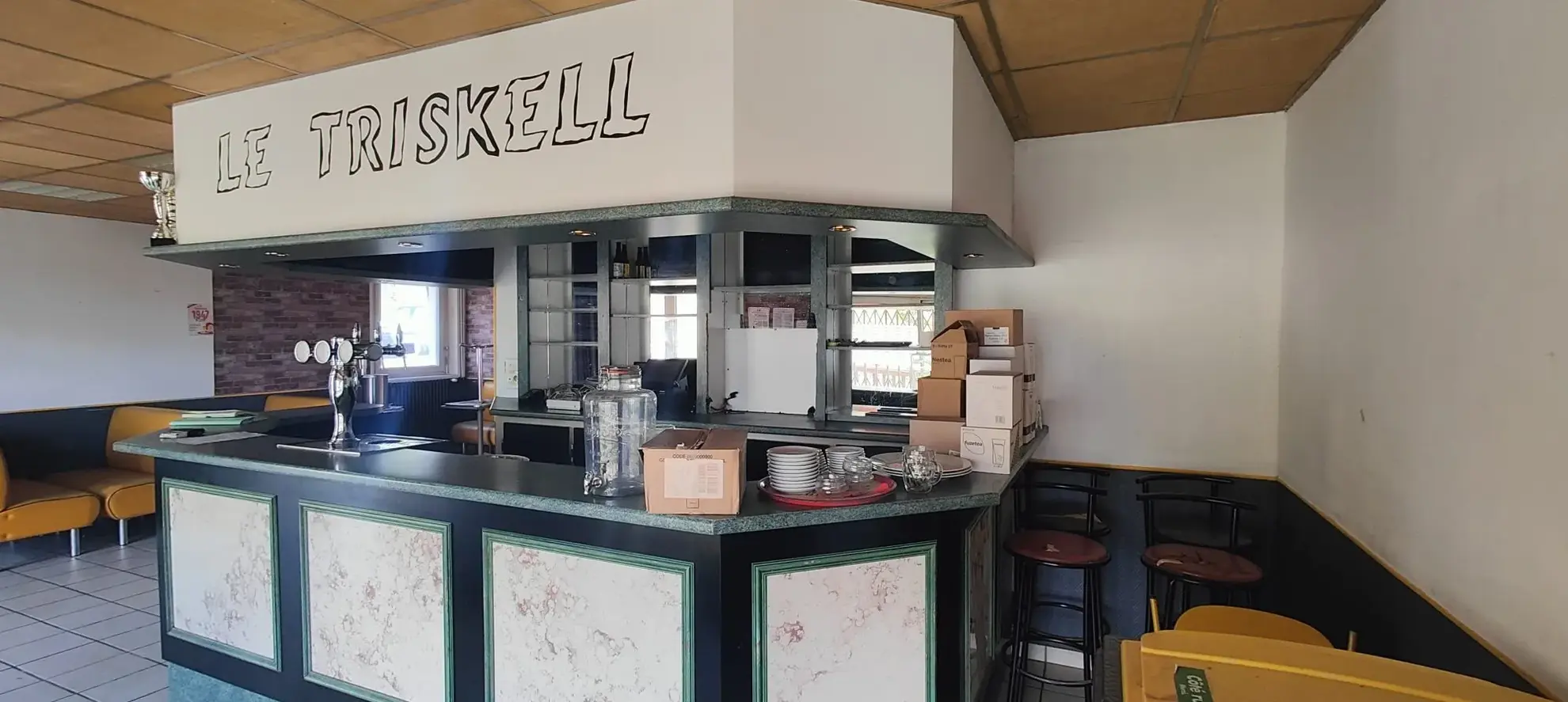 Fonds de commerce café Licence 4 à Guerlédan avec terrasse et potentiel de croissance 