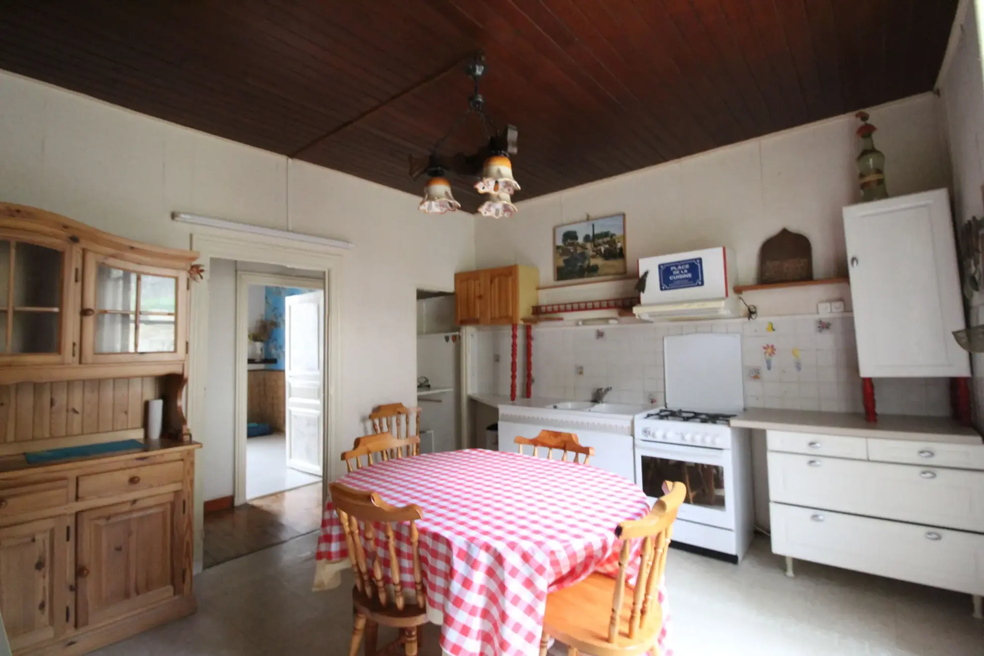 Maison de 228 m² à rénover à Roquefort-sur-Soulzon, potentiel familial ou investissement