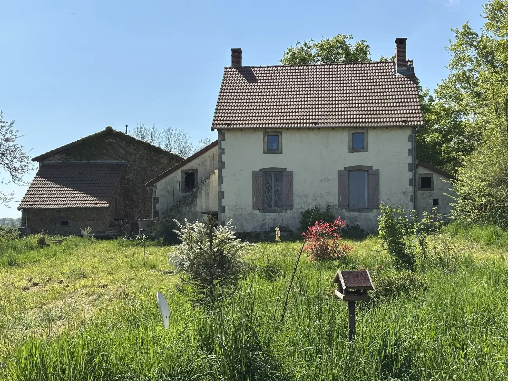 Belle maison avec dépendances sur un terrain de 3363 m² à Louroux-de-Beaune