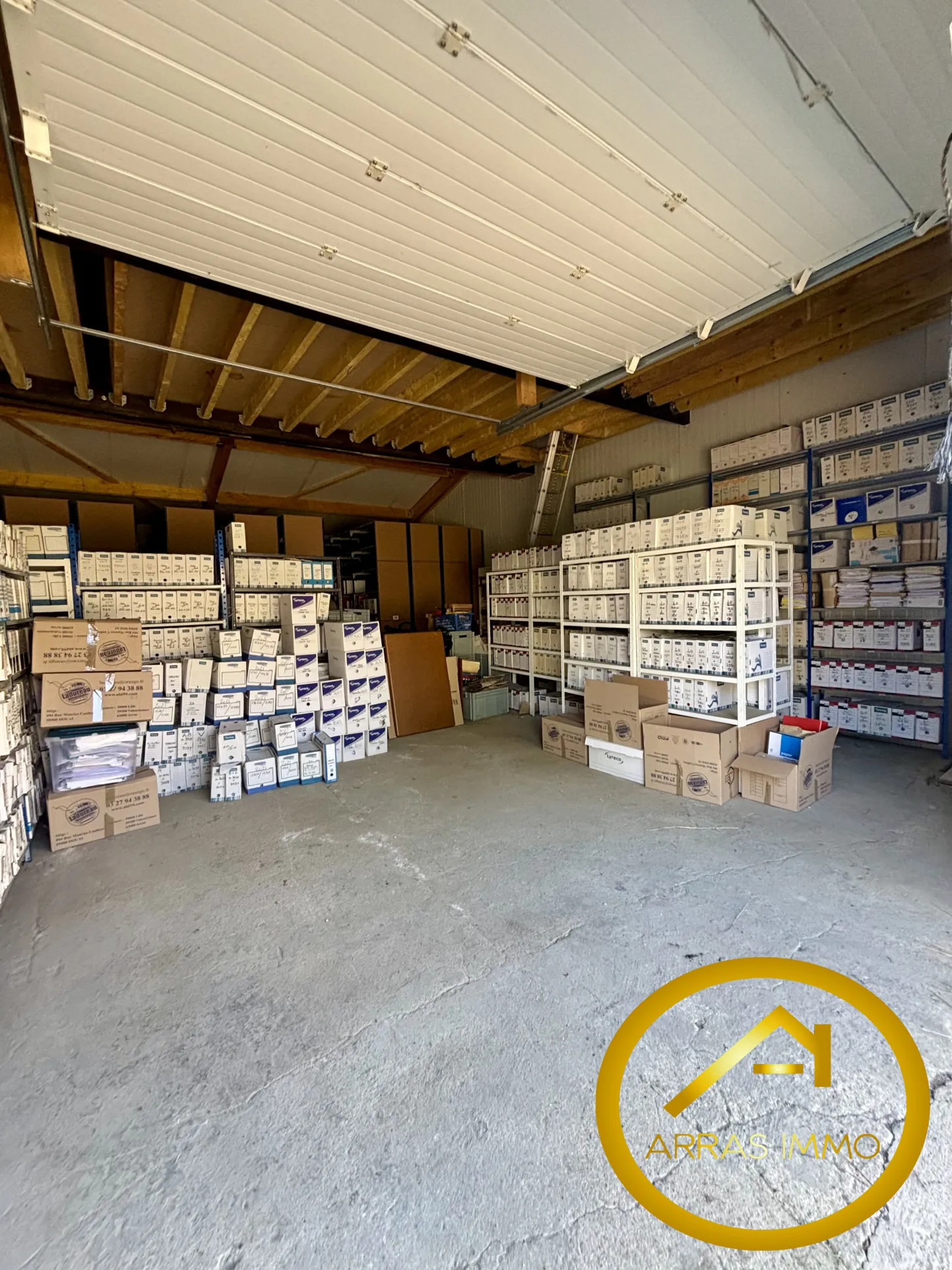 Entrepôt de 100m² à vendre à Arras, proximité gare - Idéal stockage ou activité professionnelle 