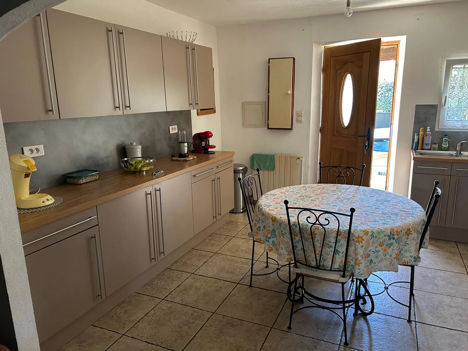 Maison de village rénovée de 115 m2 avec jardin et parking à Alès