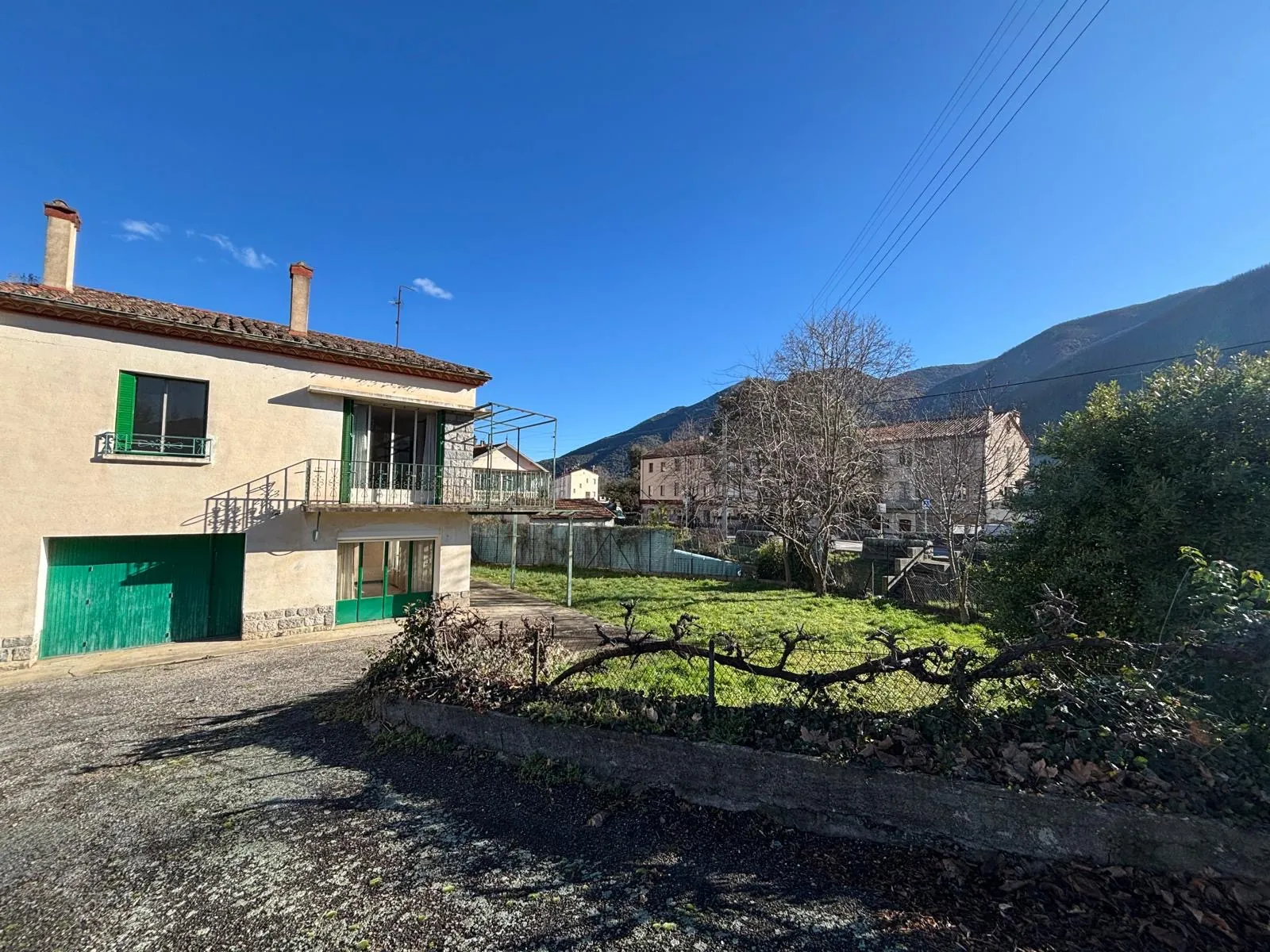 Maison 4 faces avec vue montagne à Arles-sur-Tech - 4 chambres, garage, proximité écoles