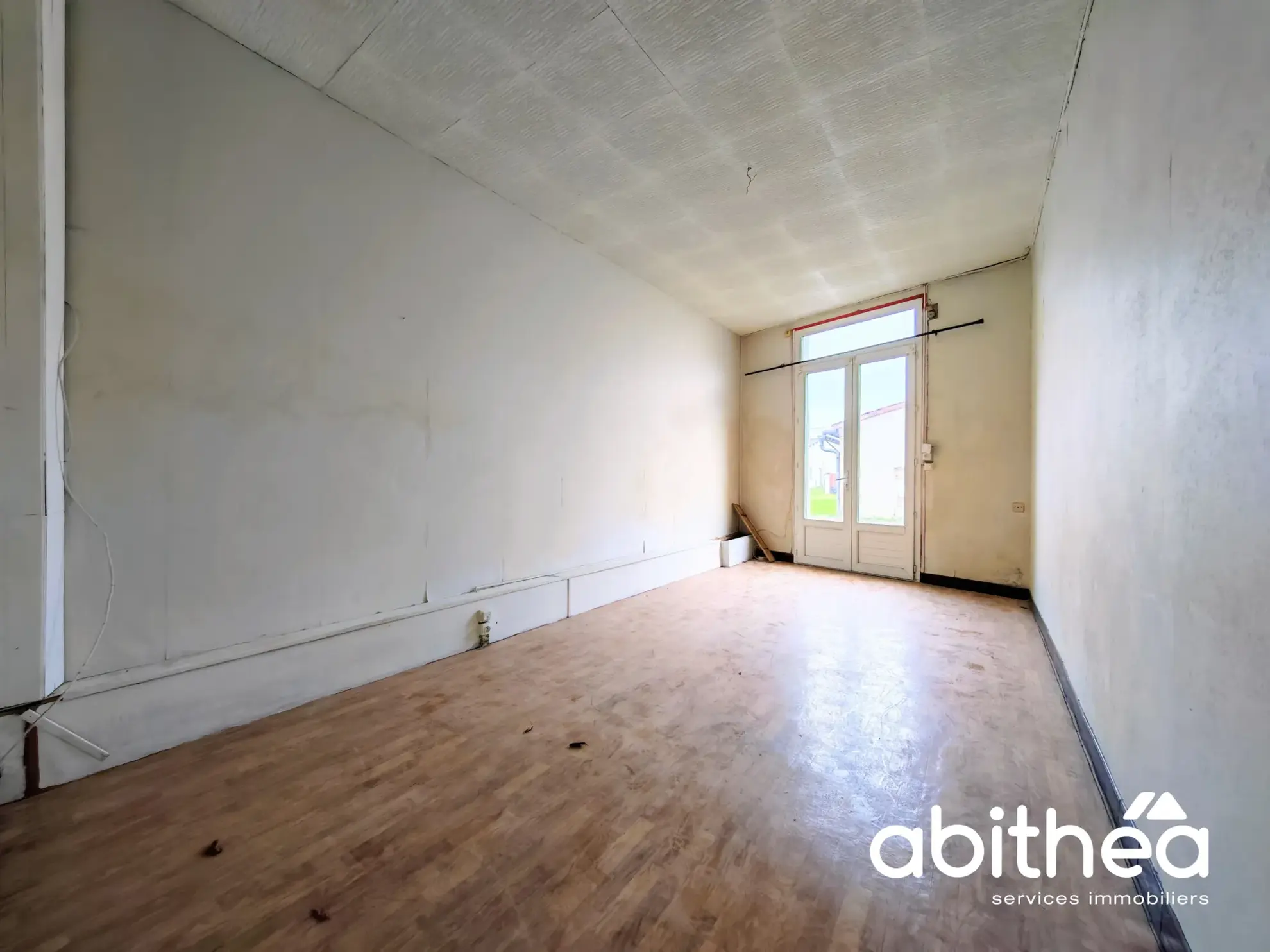 Maison de 95 m² à rénover au cœur du centre bourg de Salignac