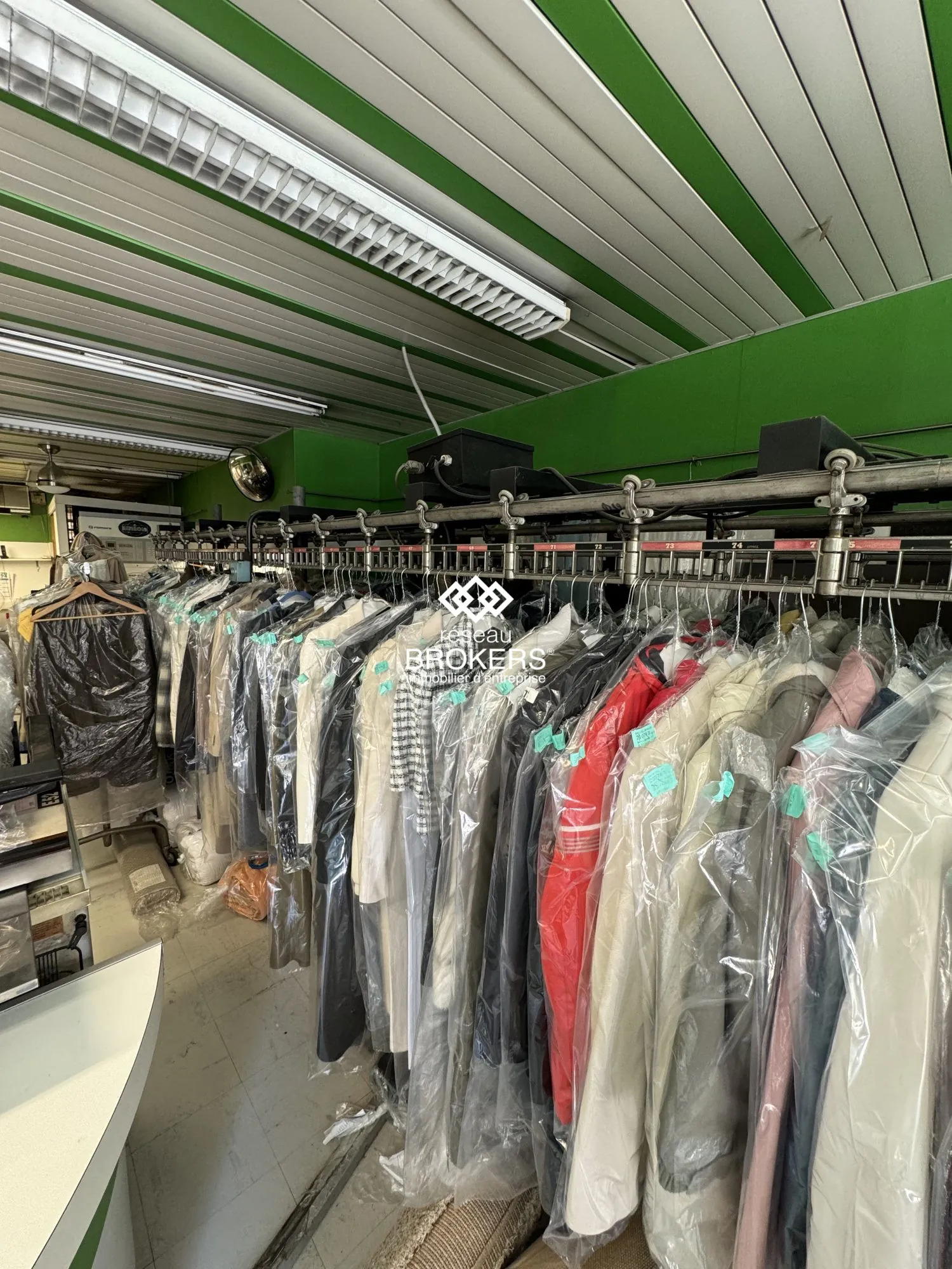 Fonds de commerce pressing à vendre au cœur du Port de Nice avec clientèle fidèle