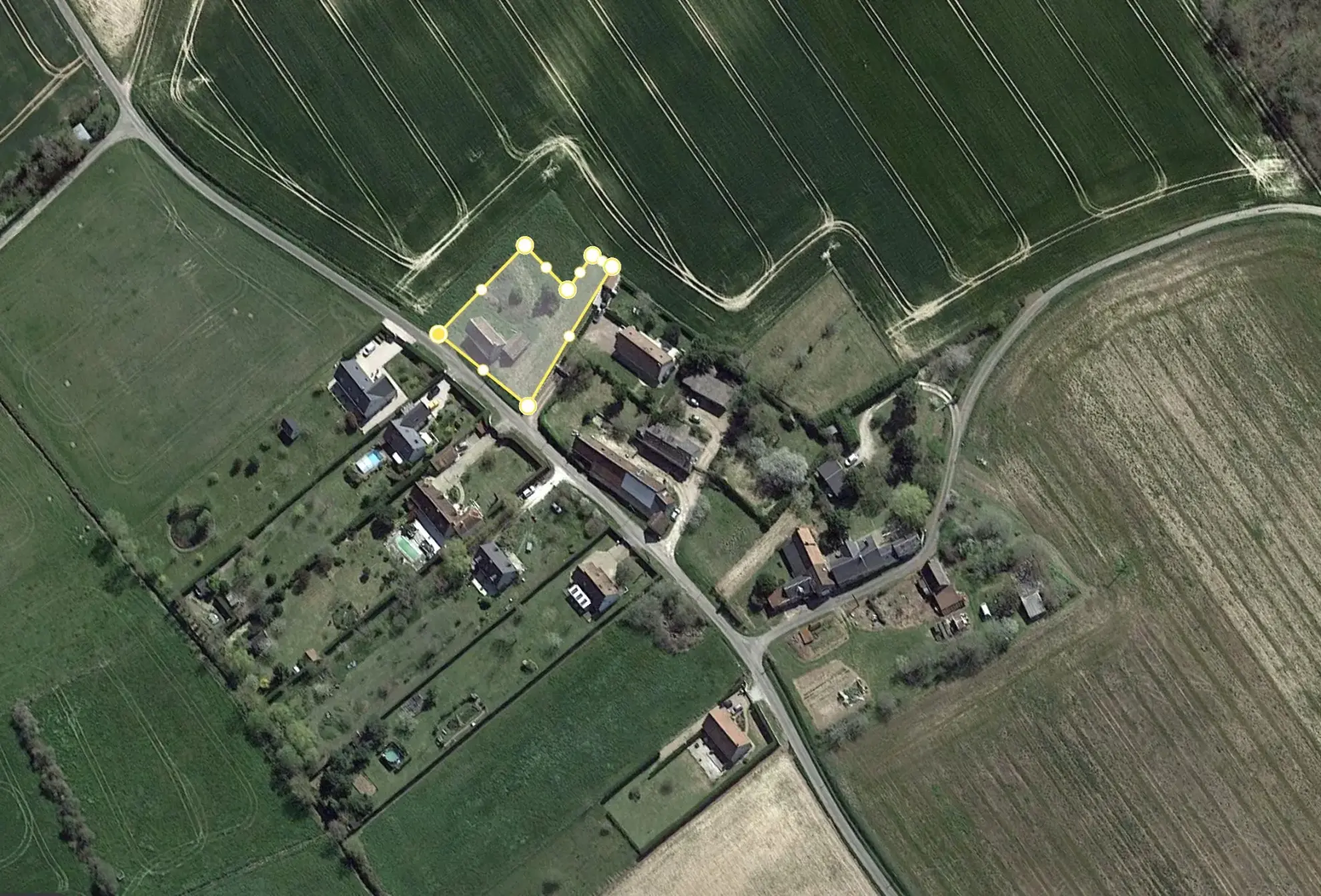 Ancienne grange à rénover avec grand potentiel entre Monnaie et Vernou-sur-Brenne 