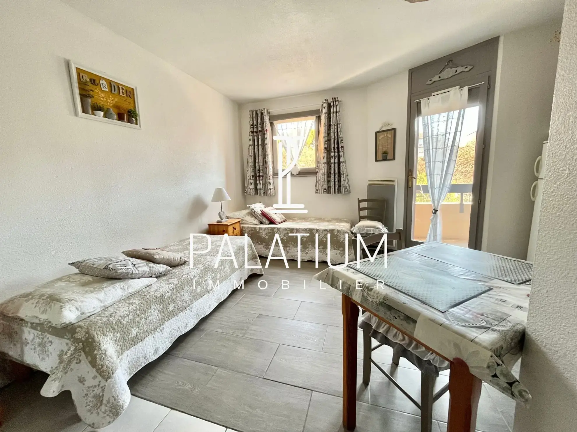 Studio à vendre à Gréoux-les-Bains avec balcon et vue, excellente Rentabilité