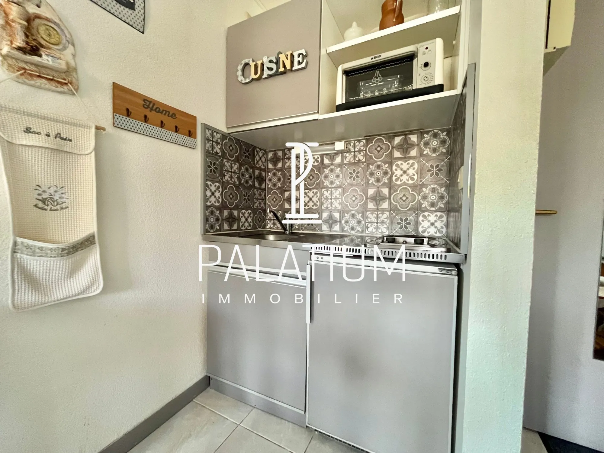 Studio à vendre à Gréoux-les-Bains avec balcon et vue, excellente Rentabilité 