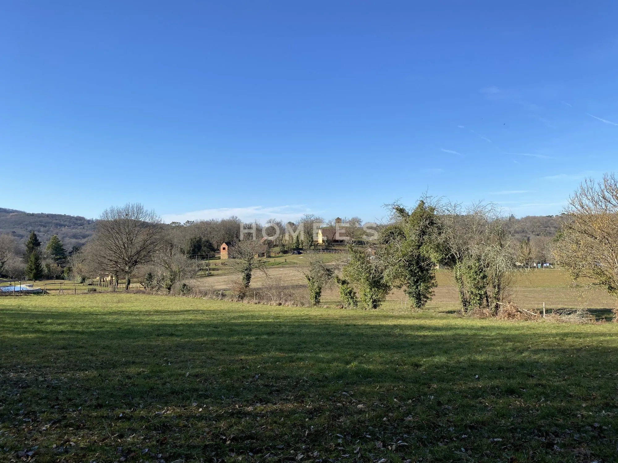 Terrain constructible de 7000m2 à Groléjac avec permis déjà obtenu 