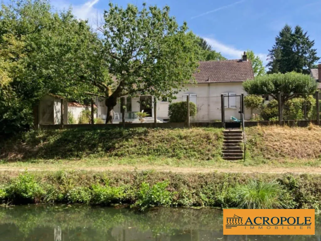 Maison avec vue sur le canal à Blancafort - Charmante demeure à vendre