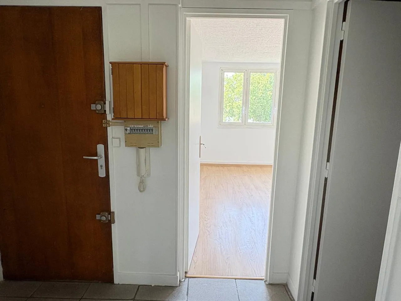 Appartement T3 à La Courneuve – 56,50 m², à rénover, proche transports et commerces 