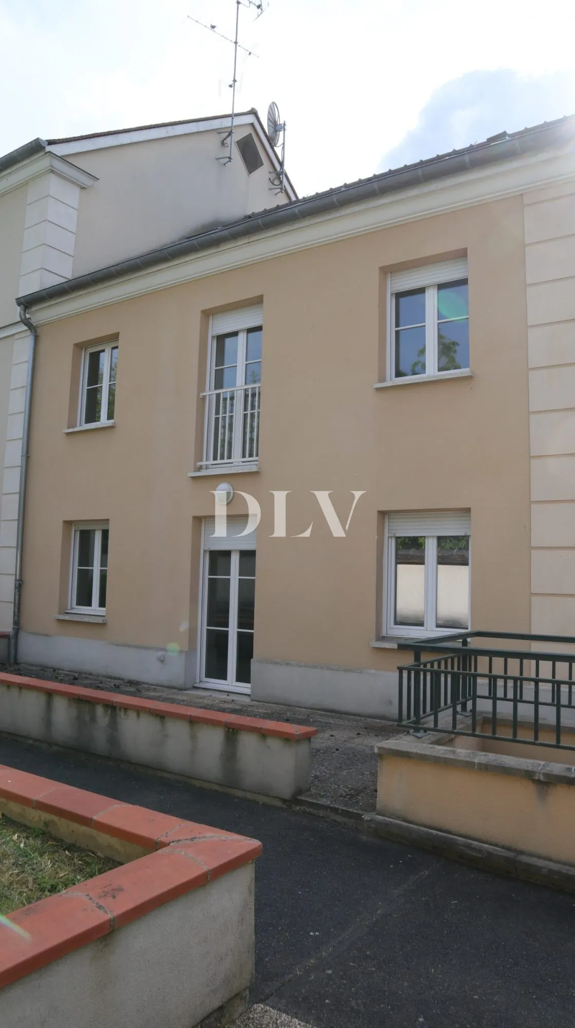 Maison mitoyenne de 95 m² avec terrasse à Montereau-Fault-Yonne 