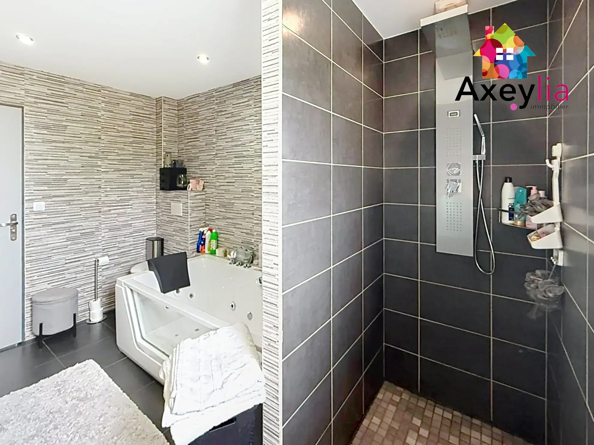 Maison contemporaine de 2018 avec piscine chauffée à Vendenesse-sur-Arroux 