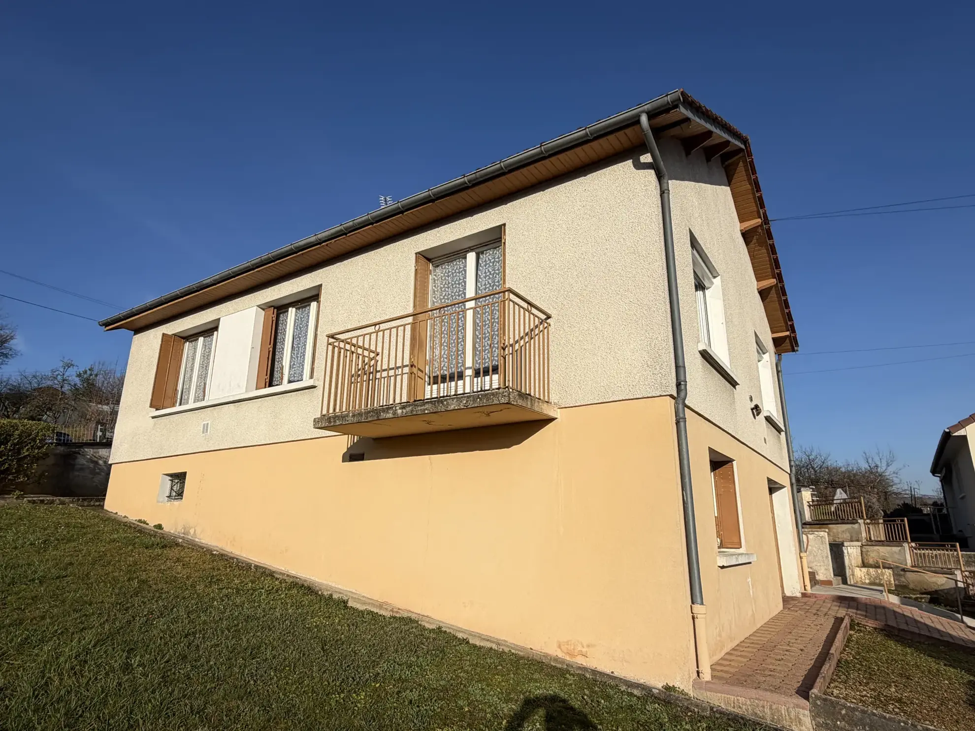 Maison de village de 65 m² à Montbard, calme avec garage et chambres supplémentaires