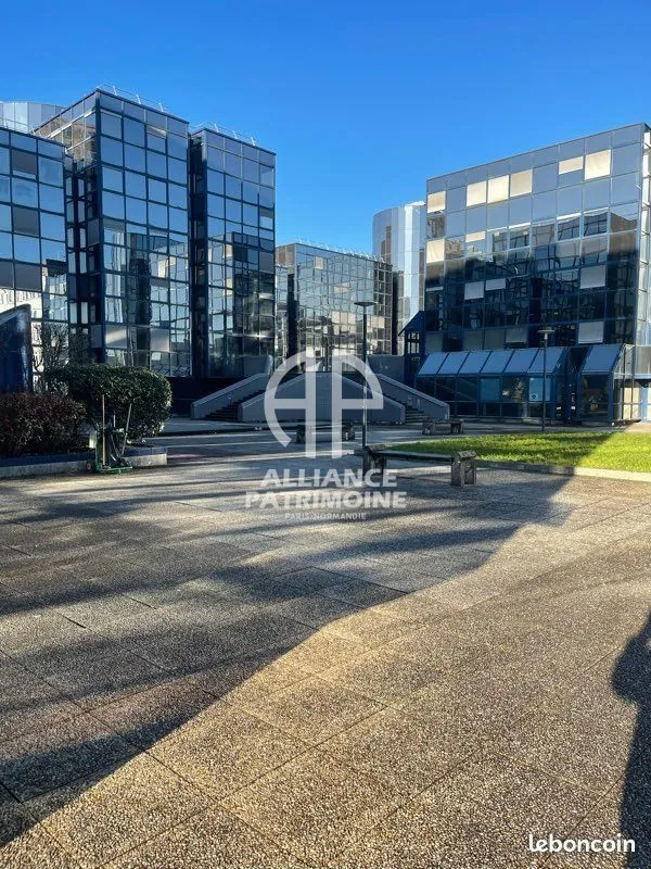 Bureaux / sur 5 étages/ du rdc au 5 étages  Bureaux à vendre et à louer à Noisy-le-Grand - Emplacement stratégique