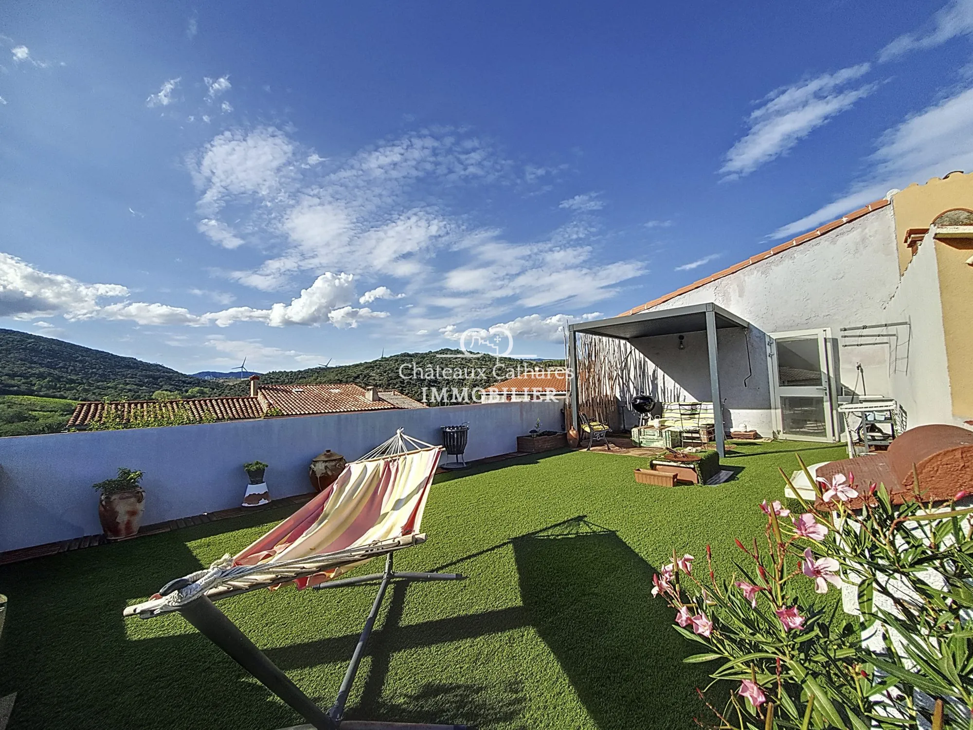 Charmante maison de village rénovée à Lansac avec terrasse et vue panoramique