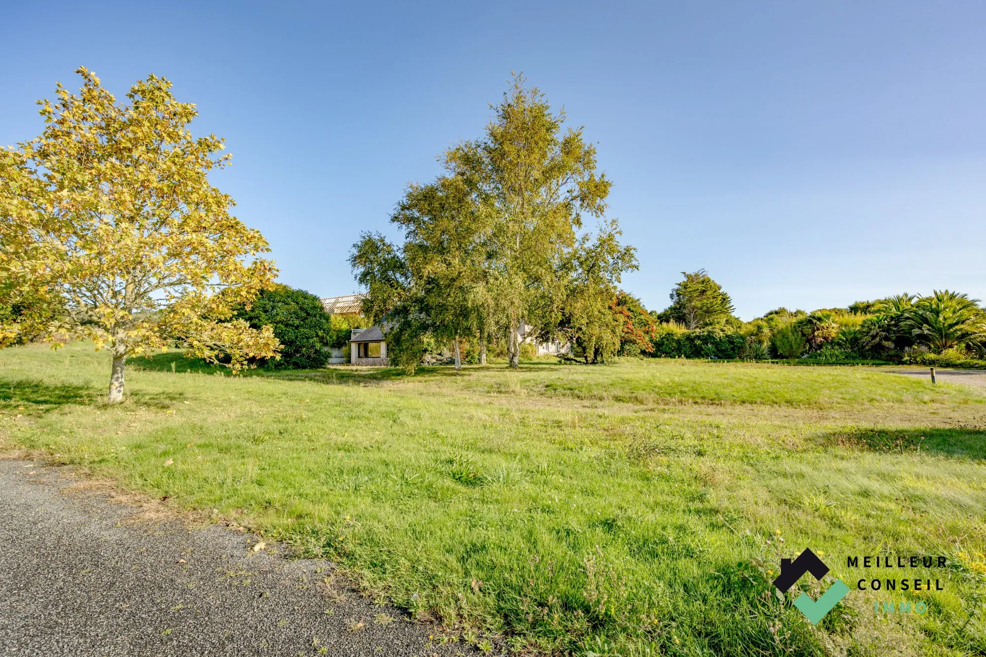 Terrain constructible à 2 km des plages d'Erquy, viabilisé et libre de constructeur