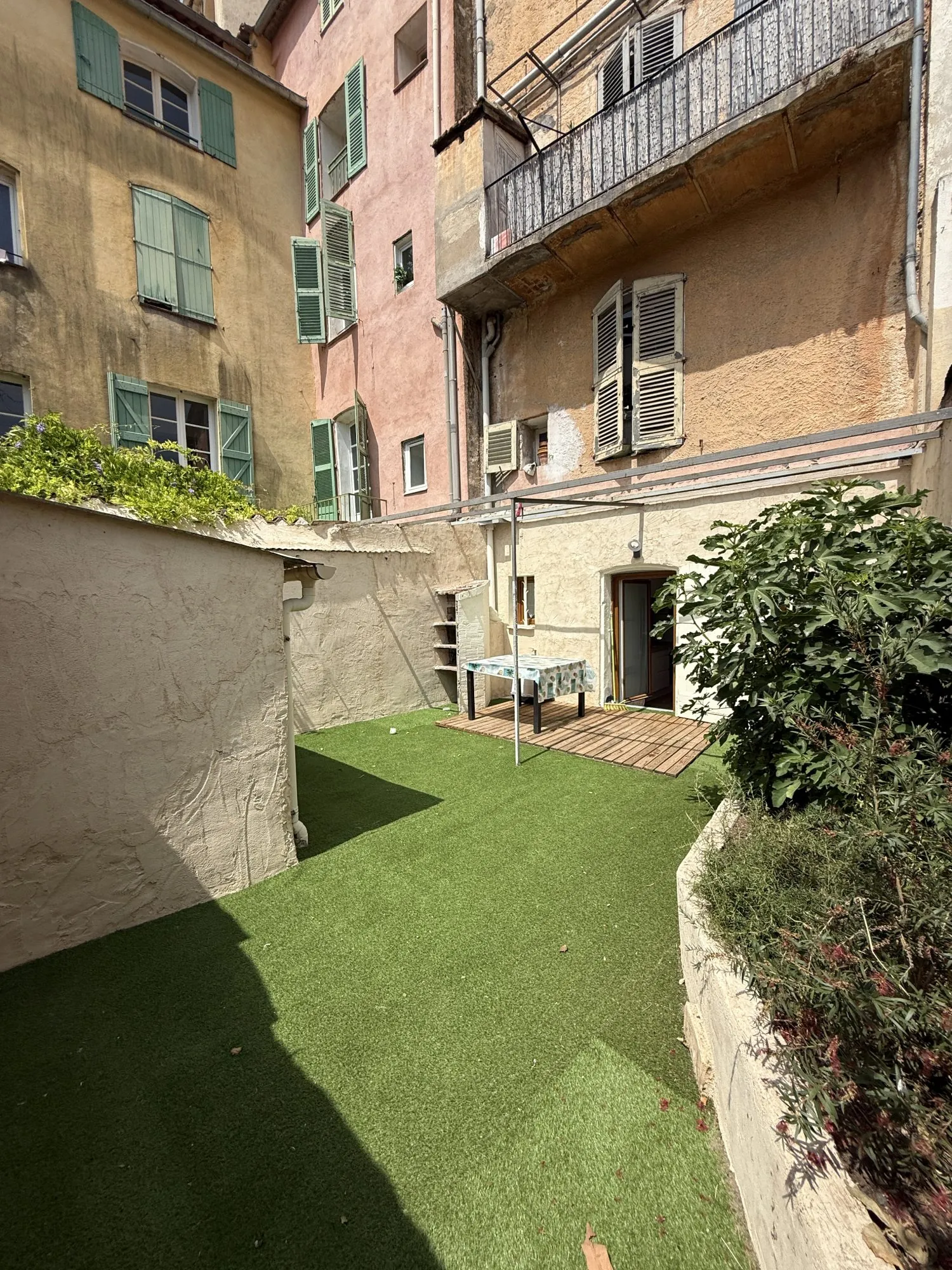 Charmant T2 rénové avec jardin privatif à Draguignan