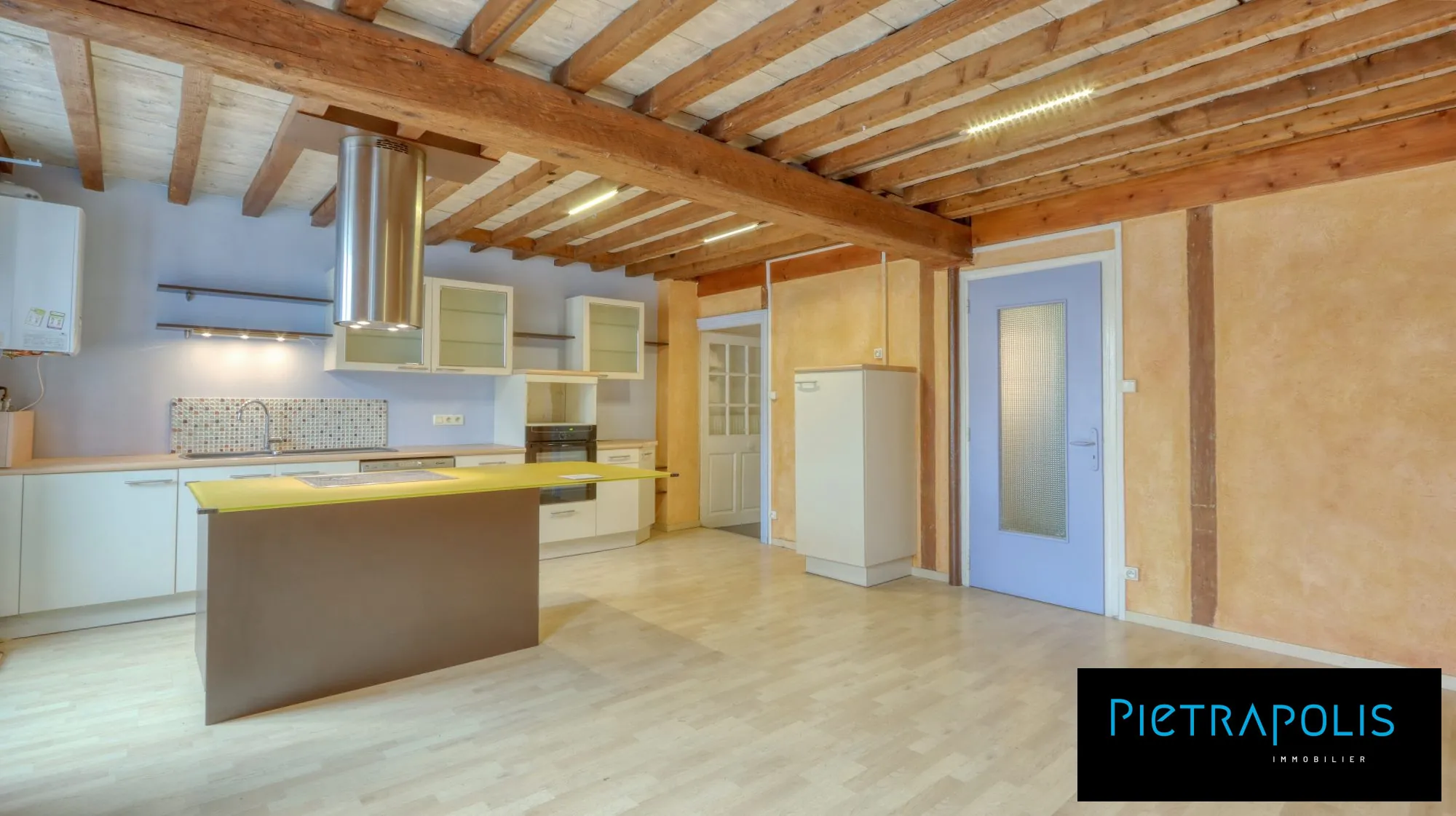 Duplex spacieux de 98,58 m² au cœur d'Ampuis avec grenier et commodités 