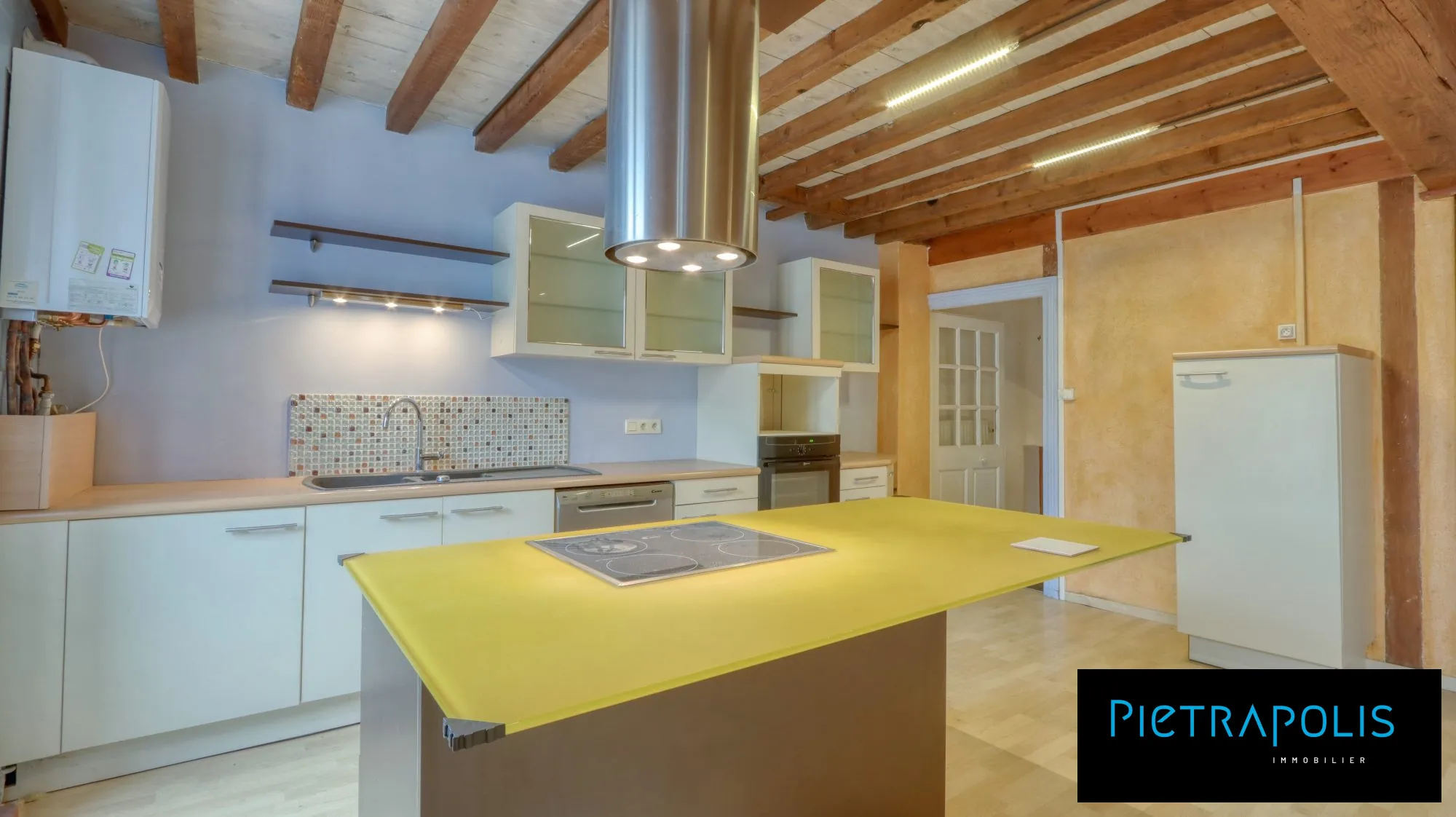 Duplex spacieux de 98,58 m² au cœur d'Ampuis avec grenier et commodités 