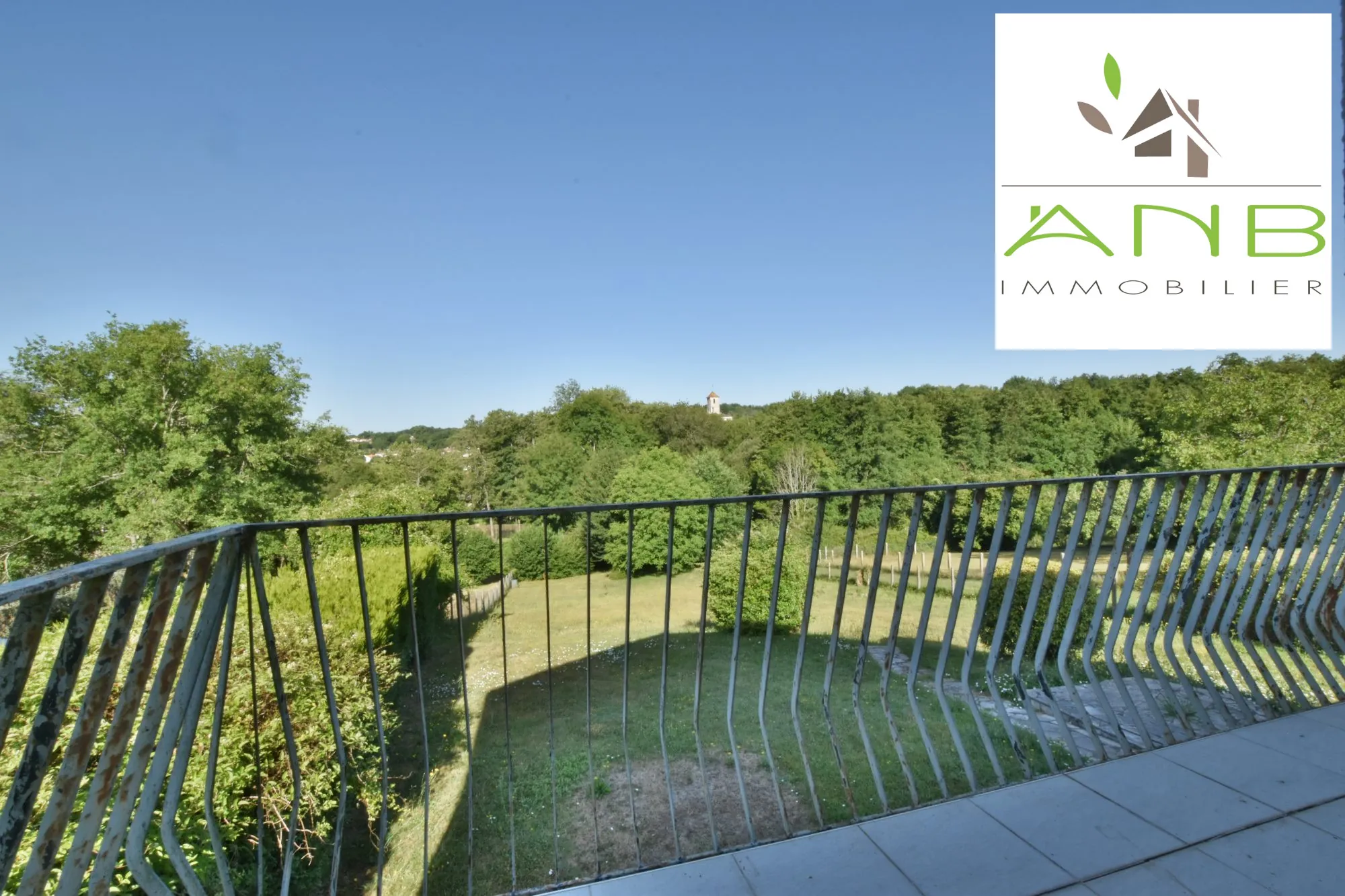 Maison individuelle avec jardin et vue campagne à Saint-Bris-des-Bois 