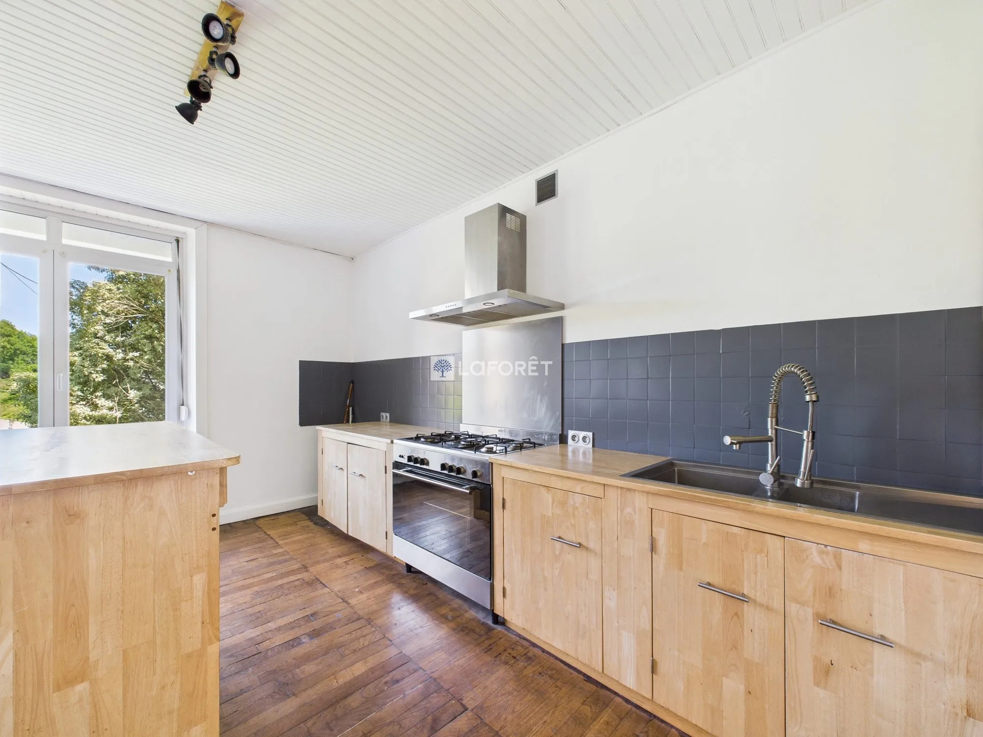 Belle maison rénovée de 130 m² avec jardin à Leuhan – Cadre paisible et convivial 