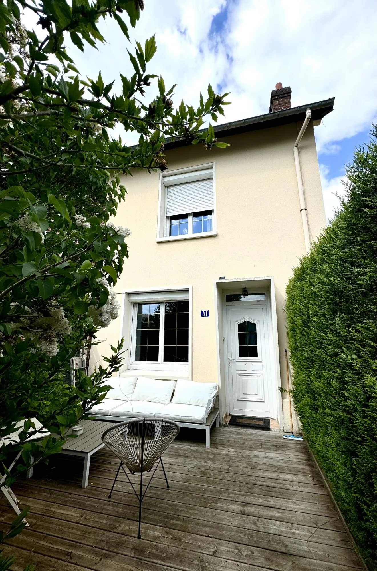 À vendre maison F4 avec terrasse ensoleillée et grand garage à Notre-Dame-de-Bondeville