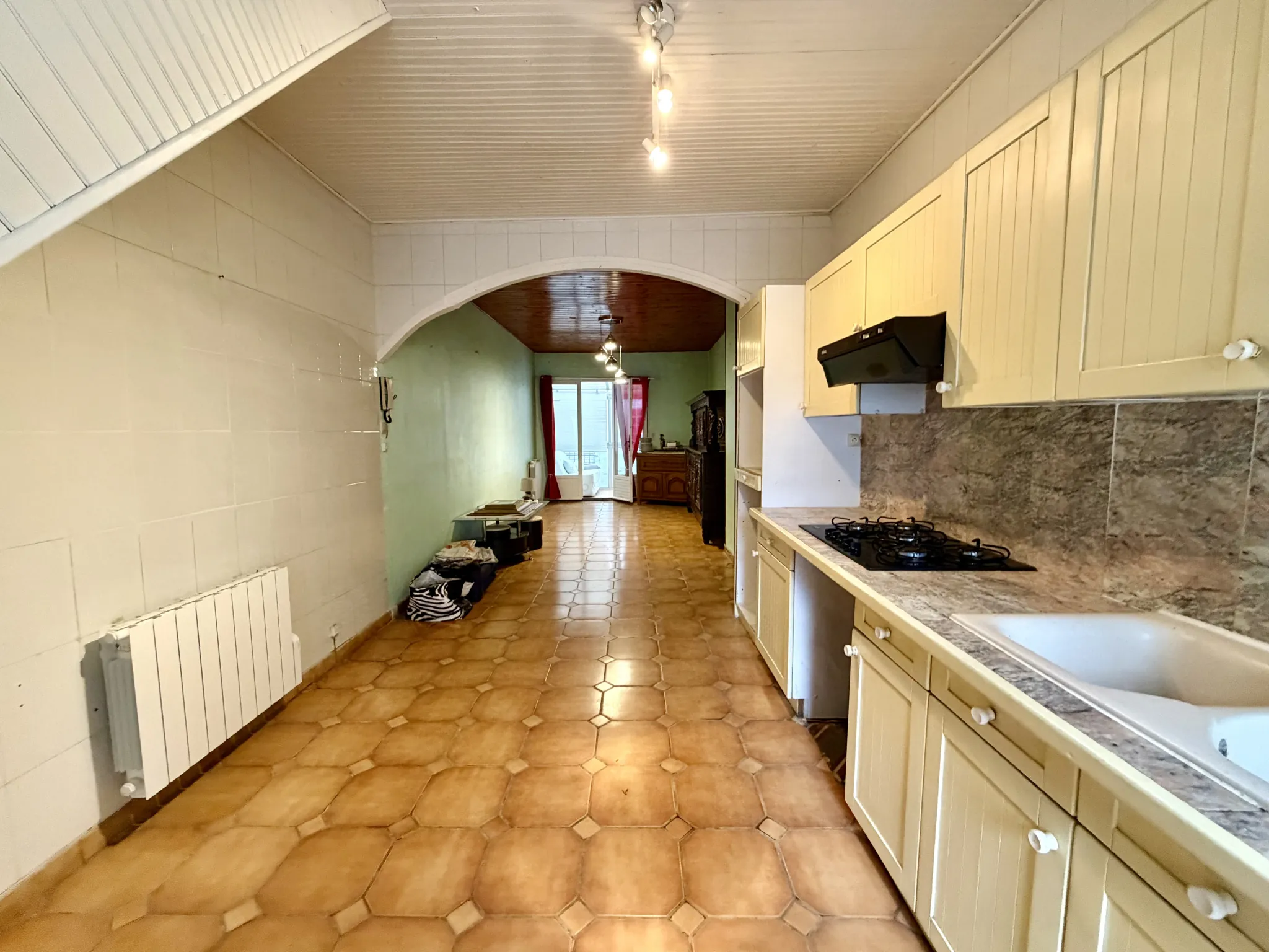 Maison de village à rénover avec garage à Marseillan - Opportunité rare