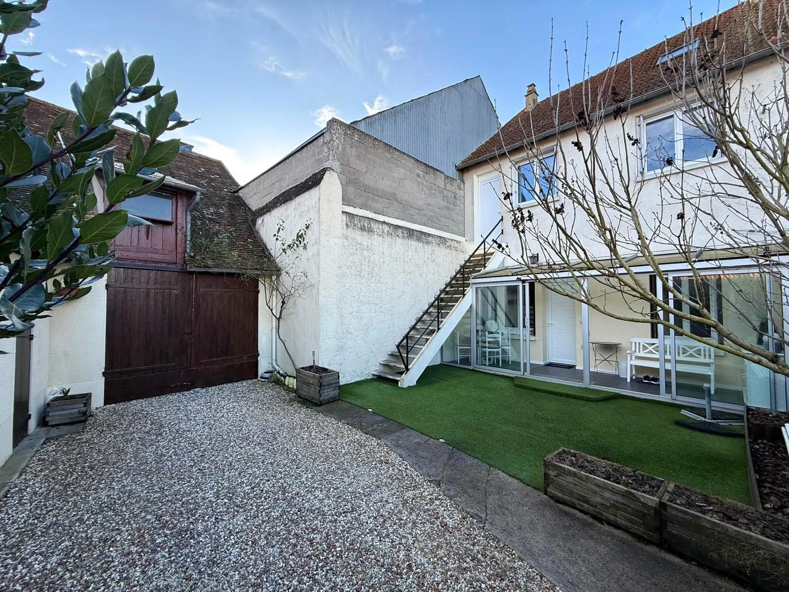 Maison avec dépendance à Etampes, proche des écoles – Potentiel et confort