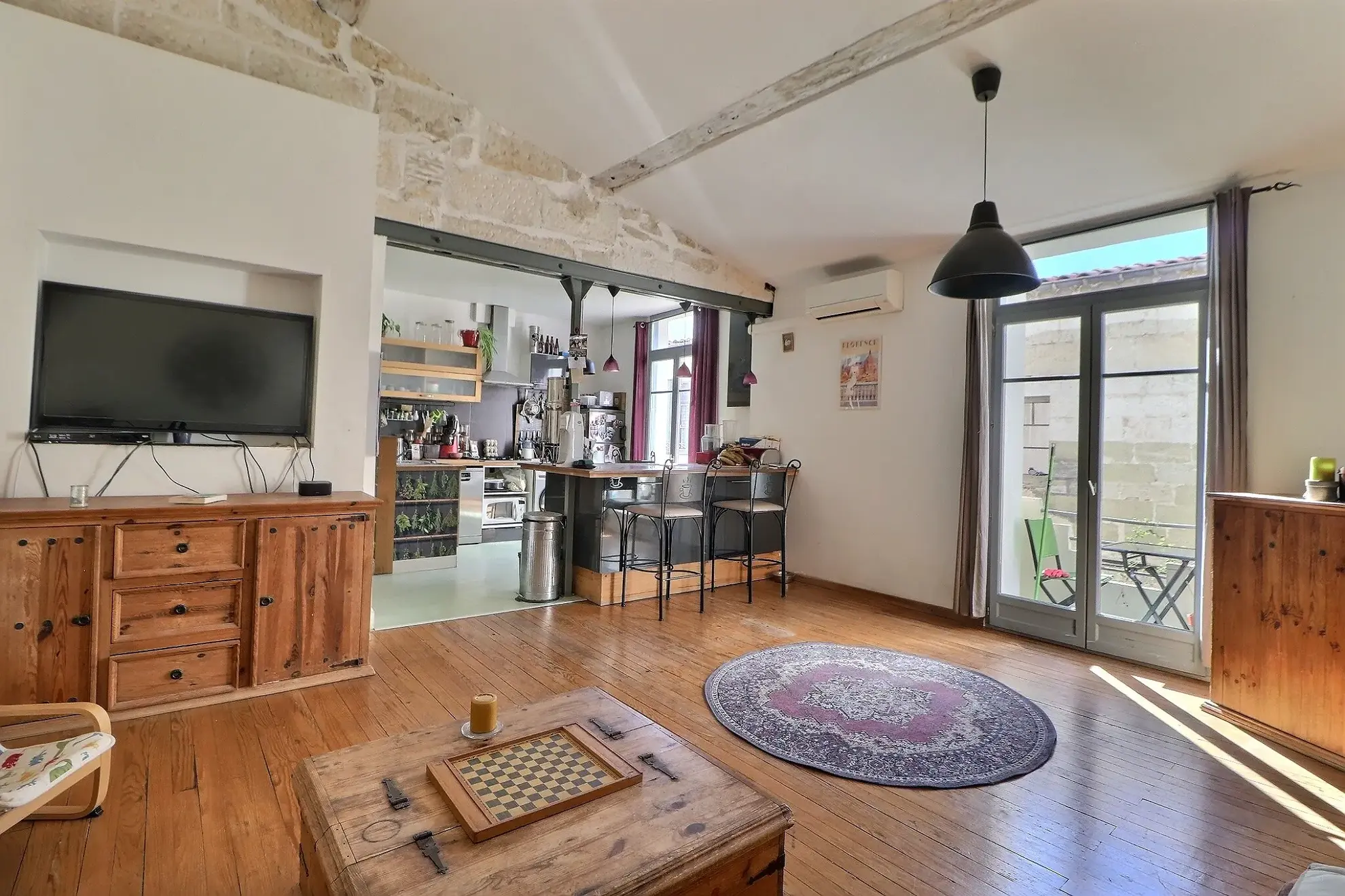 Maison de ville à Lunel avec toit-terrasse, garage et cave — 112 m²