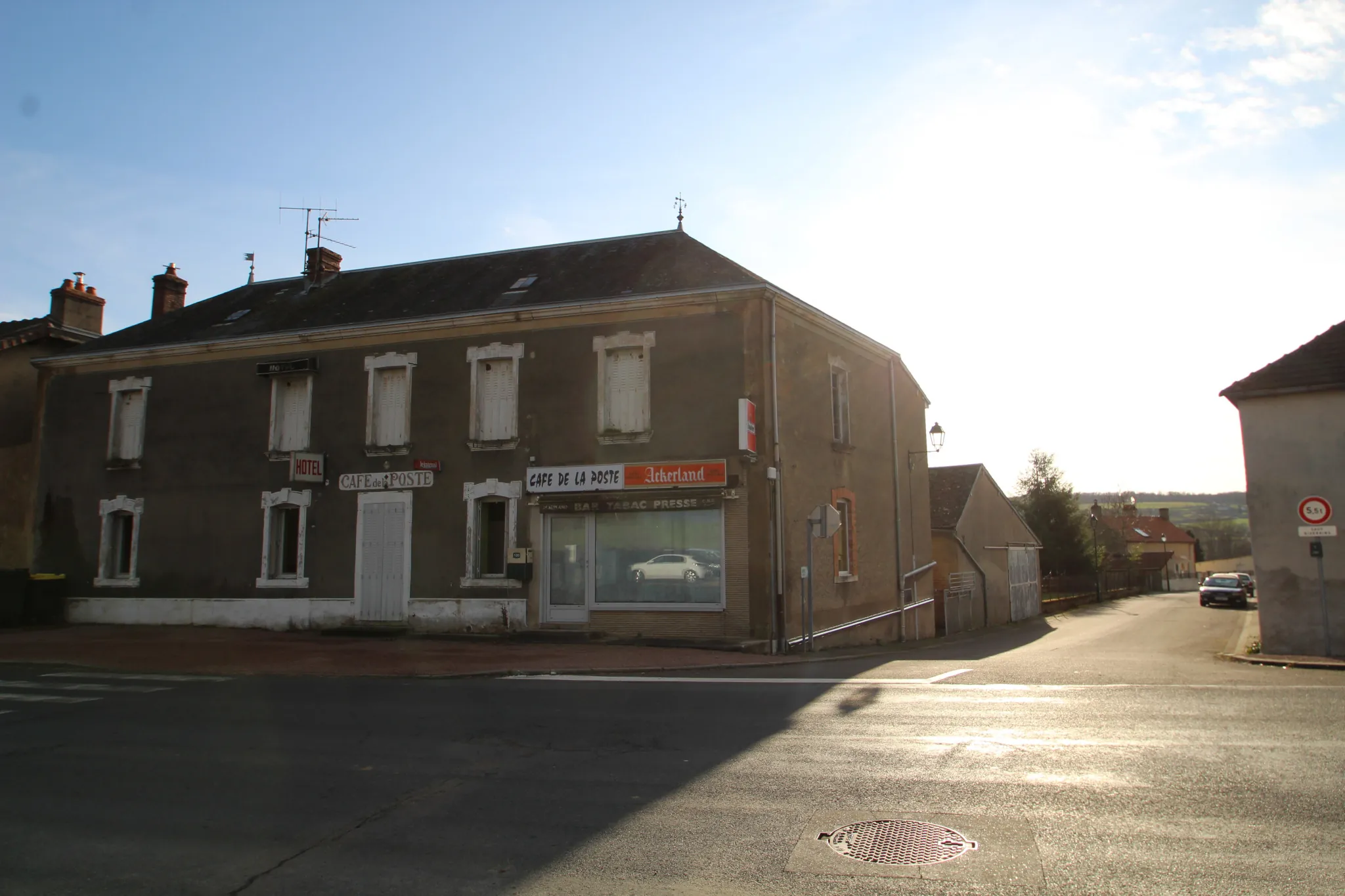 Ancien hôtel-restaurant à vendre à Maltat avec potentiel de rénovation