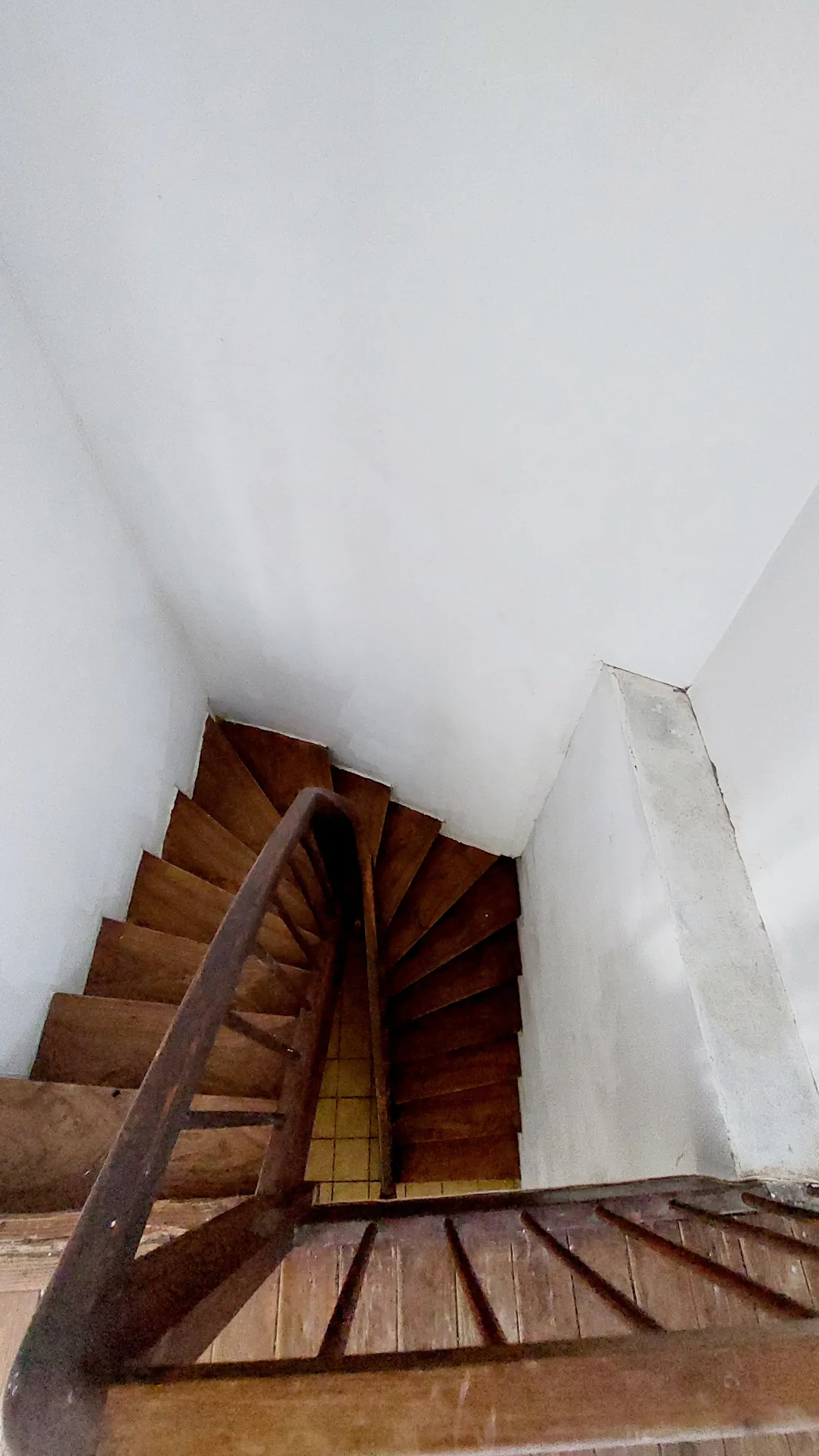 Maison de bourg à rénover de 100 m² avec garage et jardinet proche La Réole 