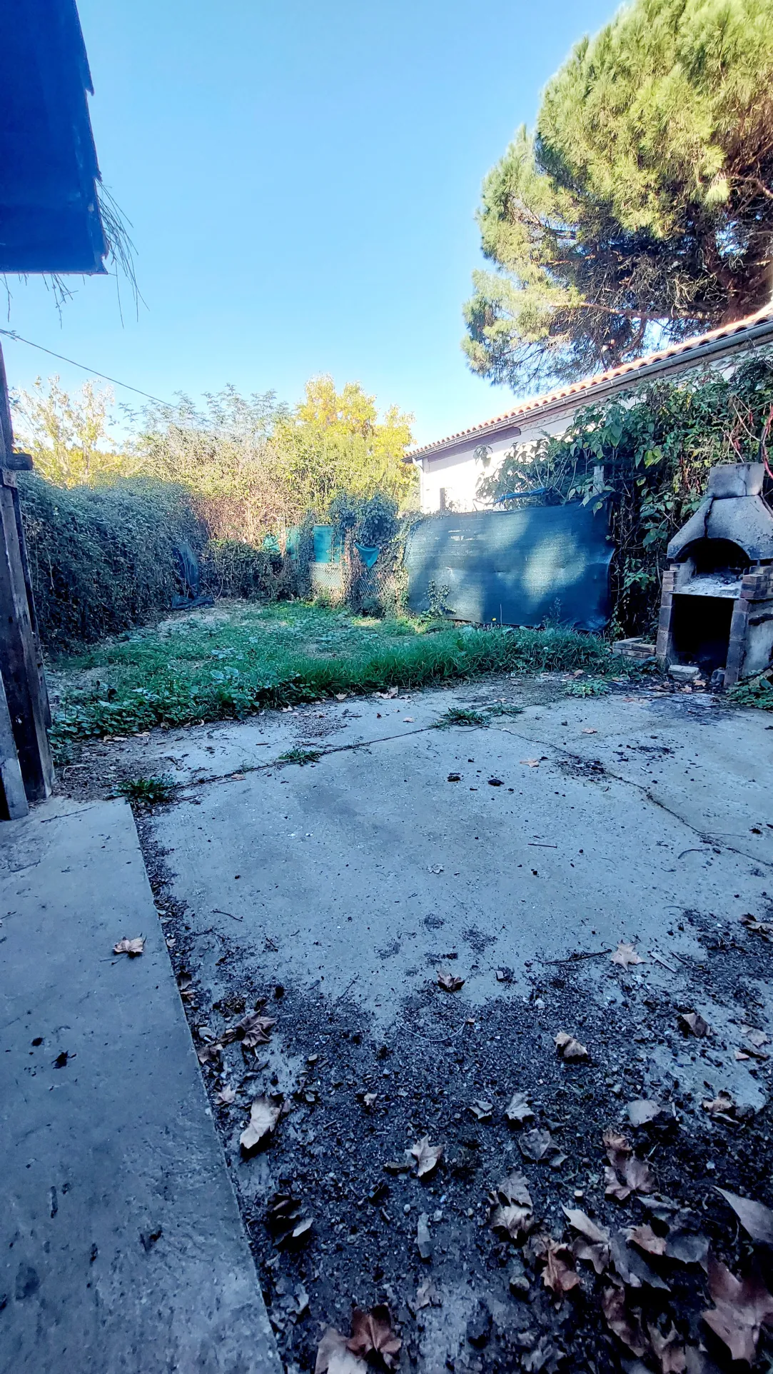 Maison de bourg à rénover de 100 m² avec garage et jardinet proche La Réole 