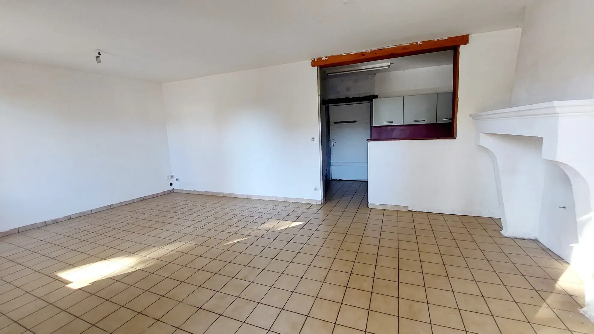 Maison de bourg à rénover de 100 m² avec garage et jardinet proche La Réole 