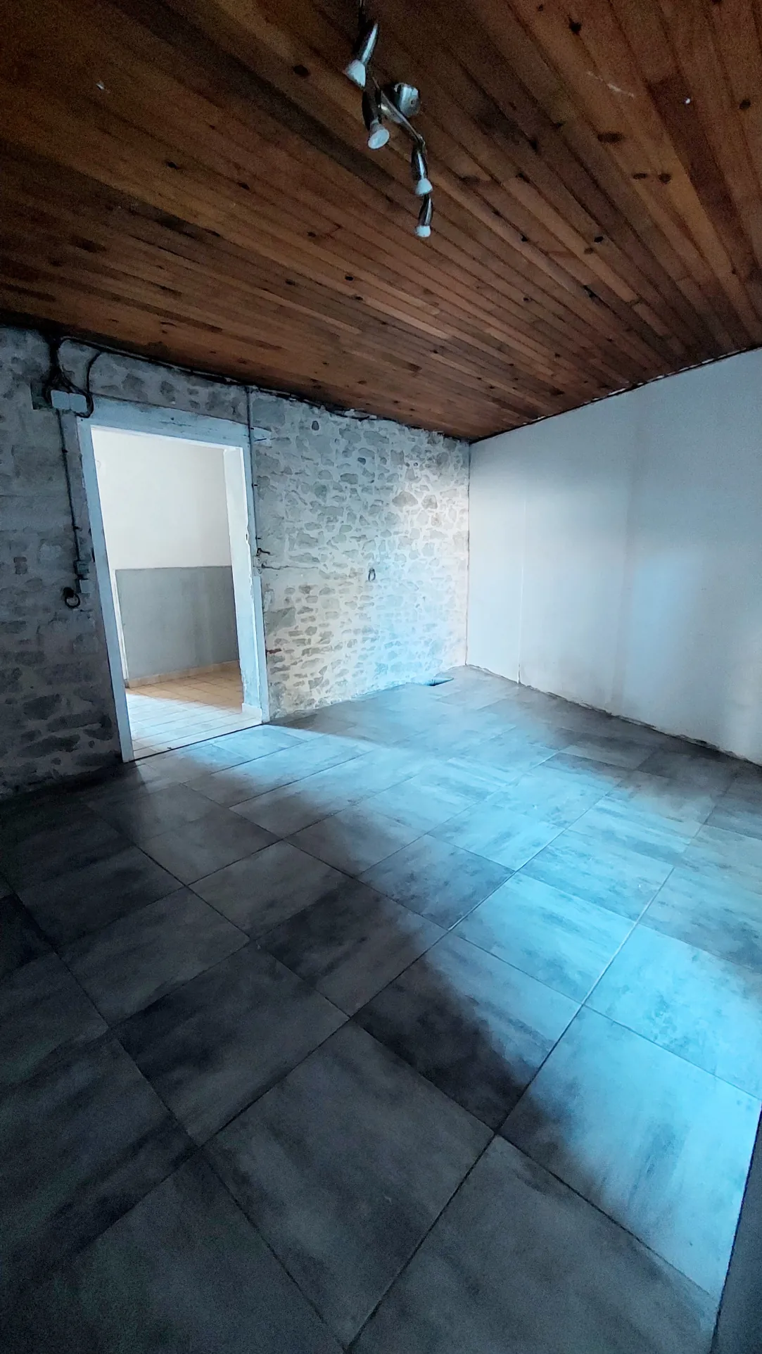 Maison de bourg à rénover de 100 m² avec garage et jardinet proche La Réole 