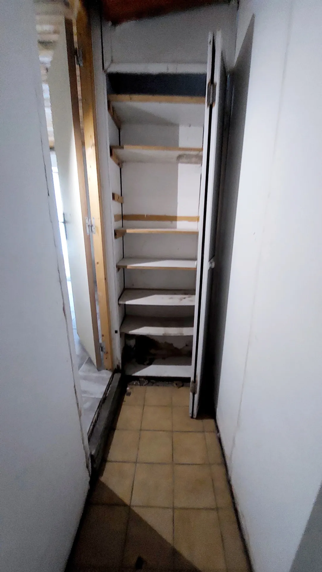 Maison de bourg à rénover de 100 m² avec garage et jardinet proche La Réole 