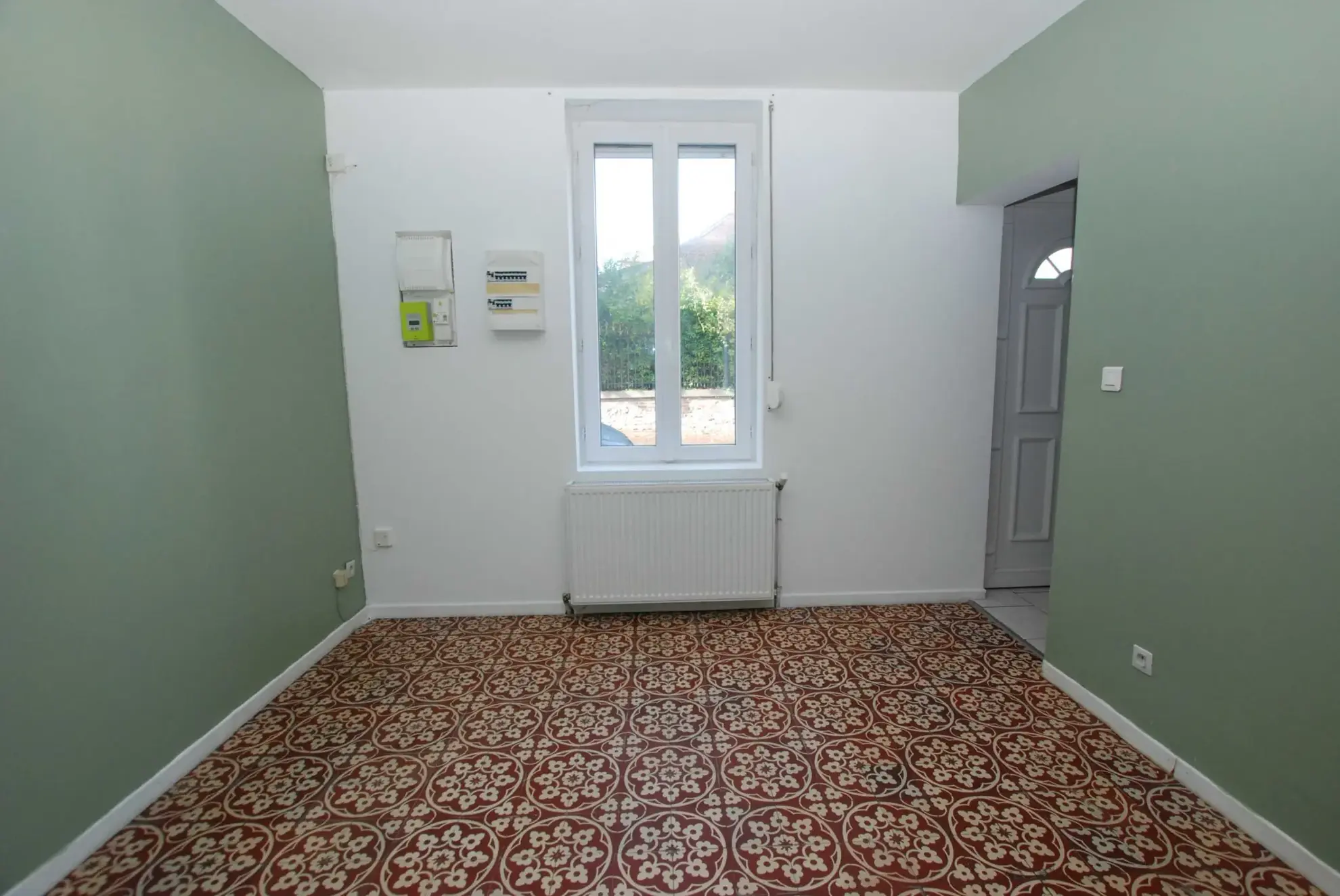Maison semi-individuelle à vendre à Jeumont avec 4 chambres et courtyard 