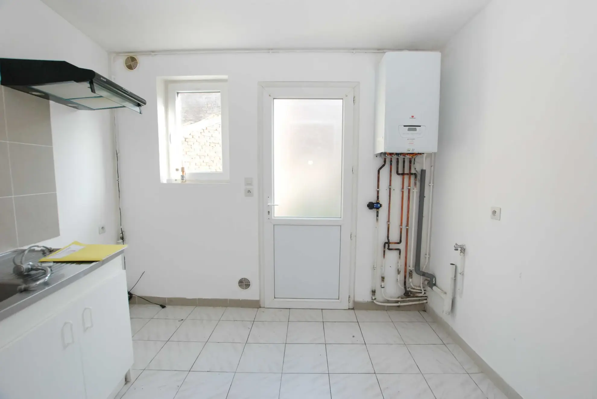 Maison semi-individuelle à vendre à Jeumont avec 4 chambres et courtyard 