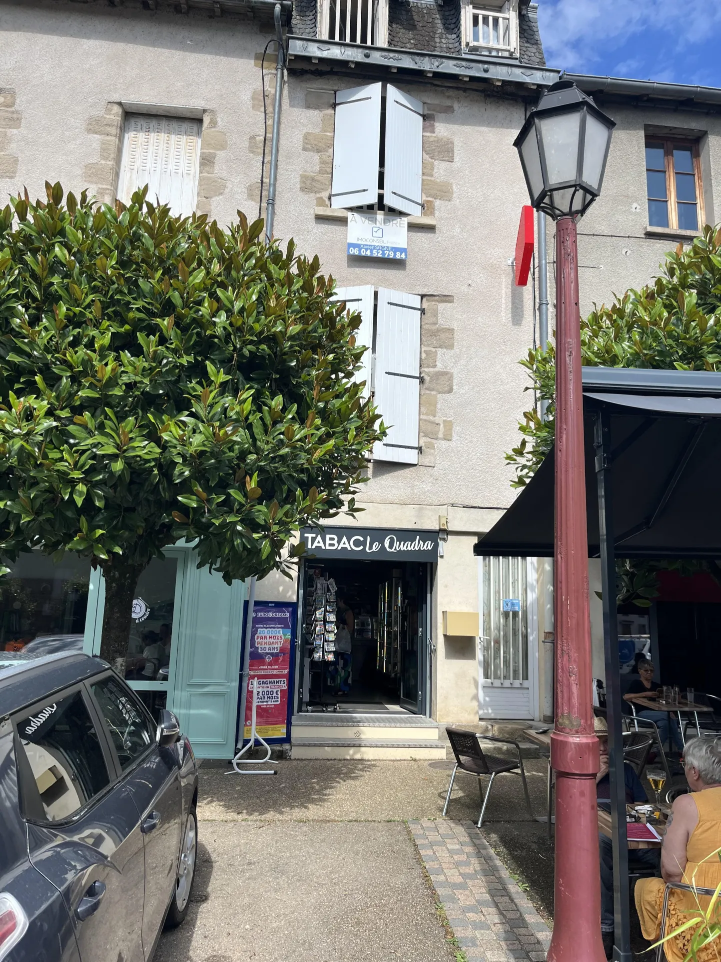 Immeuble avec local commercial et appartement à vendre à Allassac