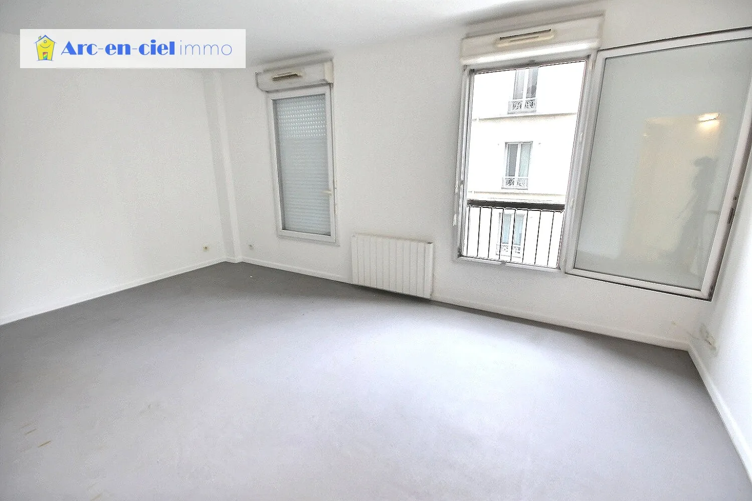 Studio de 28 m² à Pantin avec parking proche transports en commun