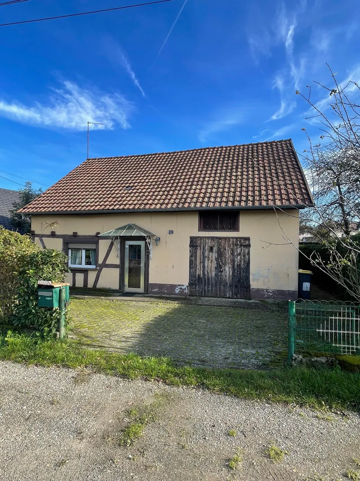 Maison à rénover de 85 m² avec garage à Chavannes-les-Grands