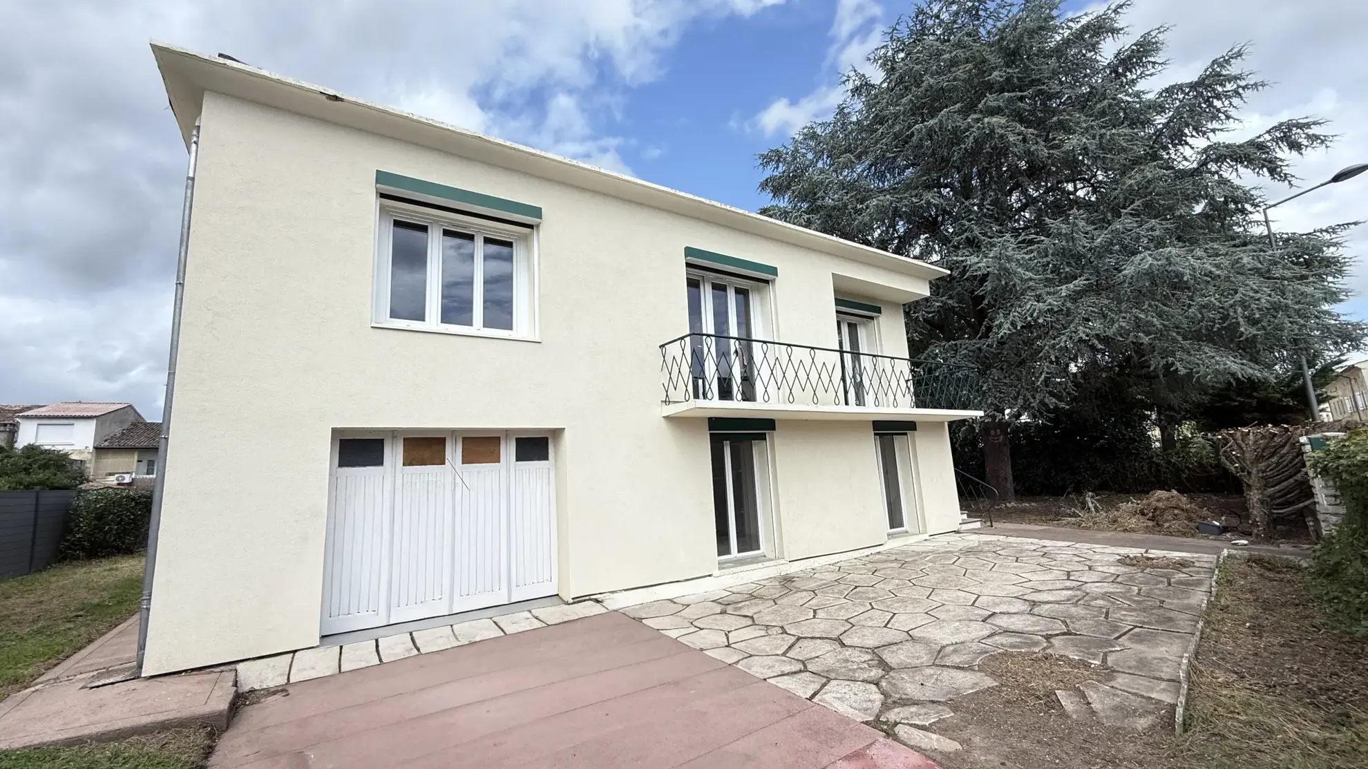 Maison familiale de 170 m² au cœur de Montpon-Ménestérol avec jardin clos